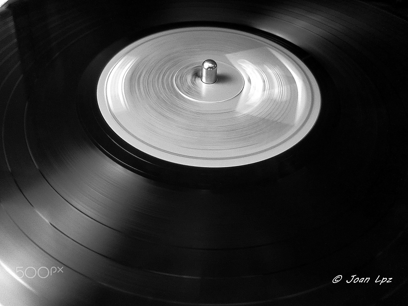 CASIO EX-ZR100 sample photo. 33, rpm photography
