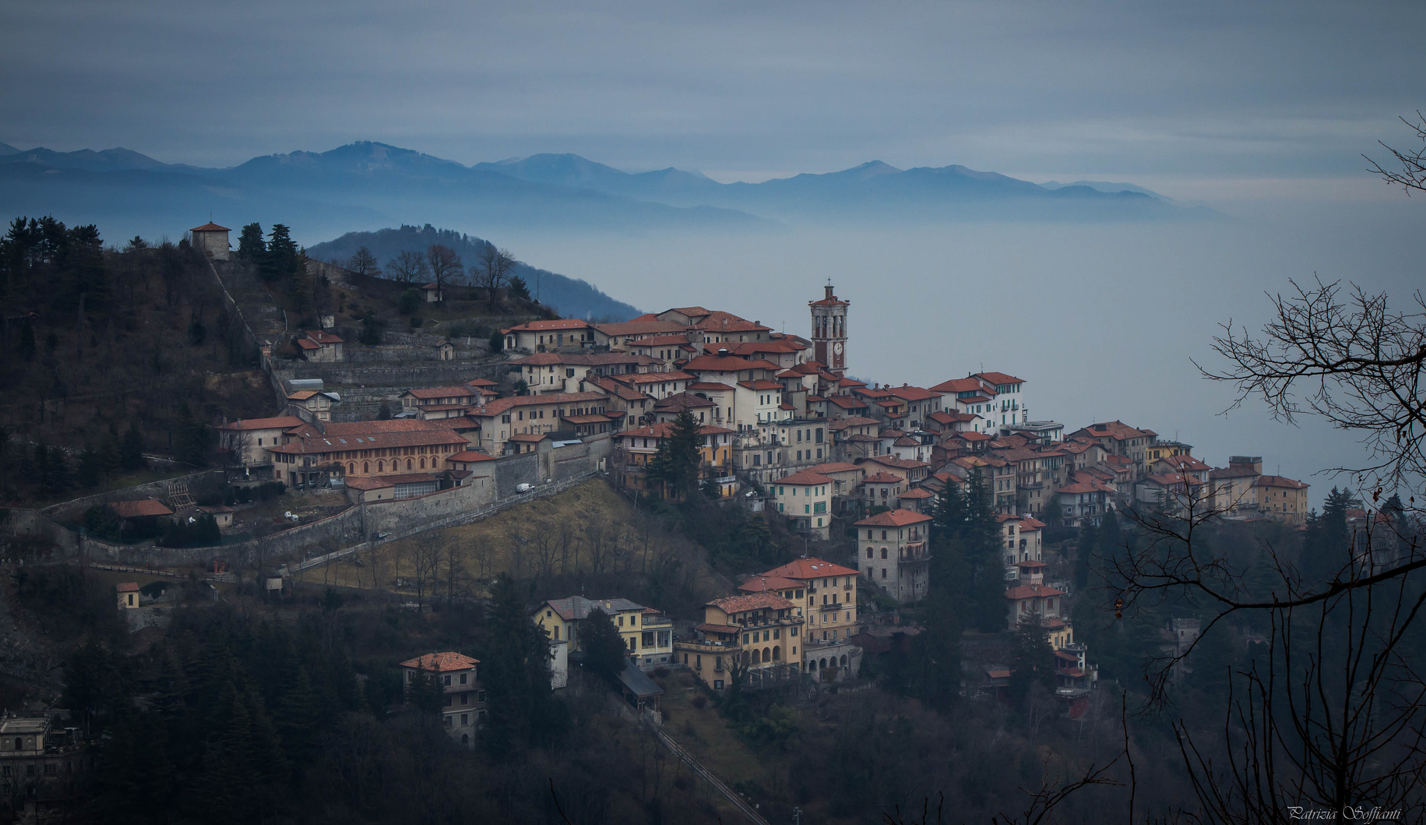 Canon EOS 700D (EOS Rebel T5i / EOS Kiss X7i) + Canon EF 24-105mm F4L IS USM sample photo. Sacro monte photography
