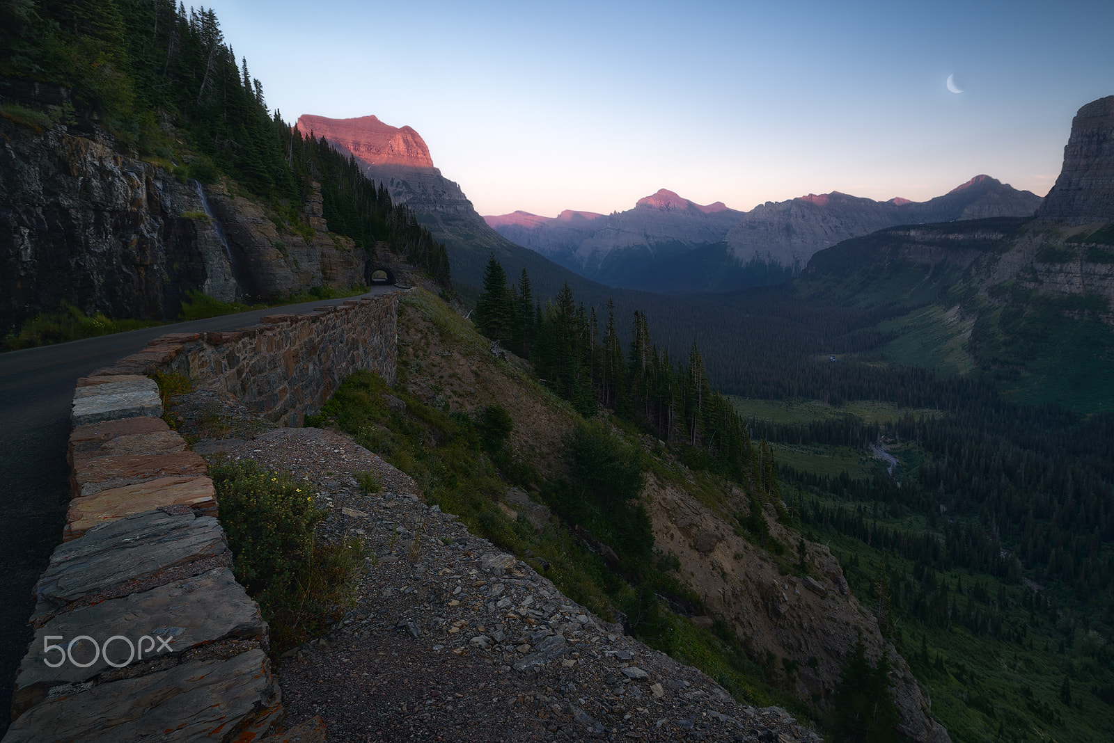 Nikon D800 + ZEISS Distagon T* 15mm F2.8 sample photo. Going to the sun road photography