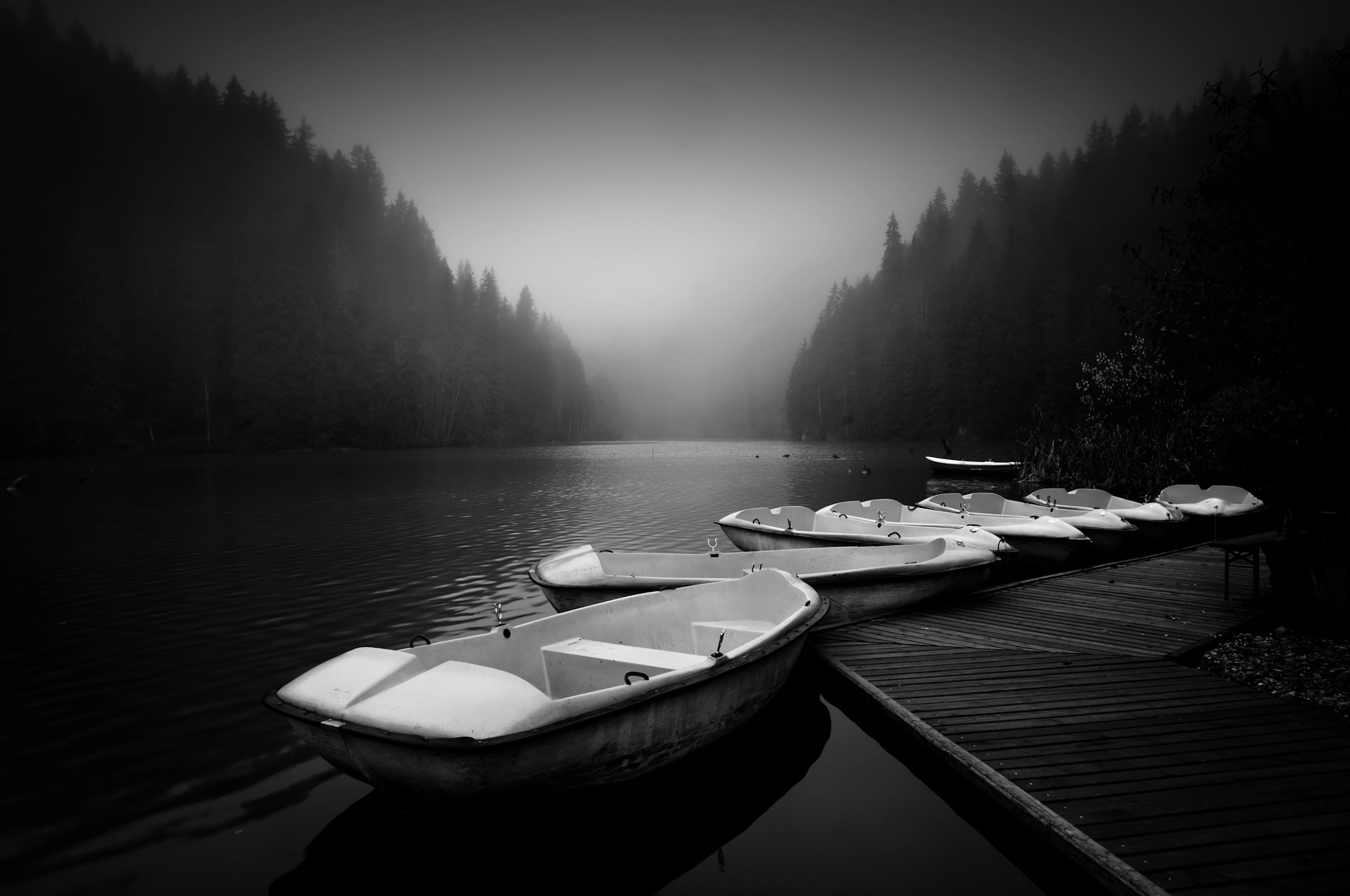 Pentax smc DA 16-45mm F4 ED AL sample photo. Silence on the red lake photography