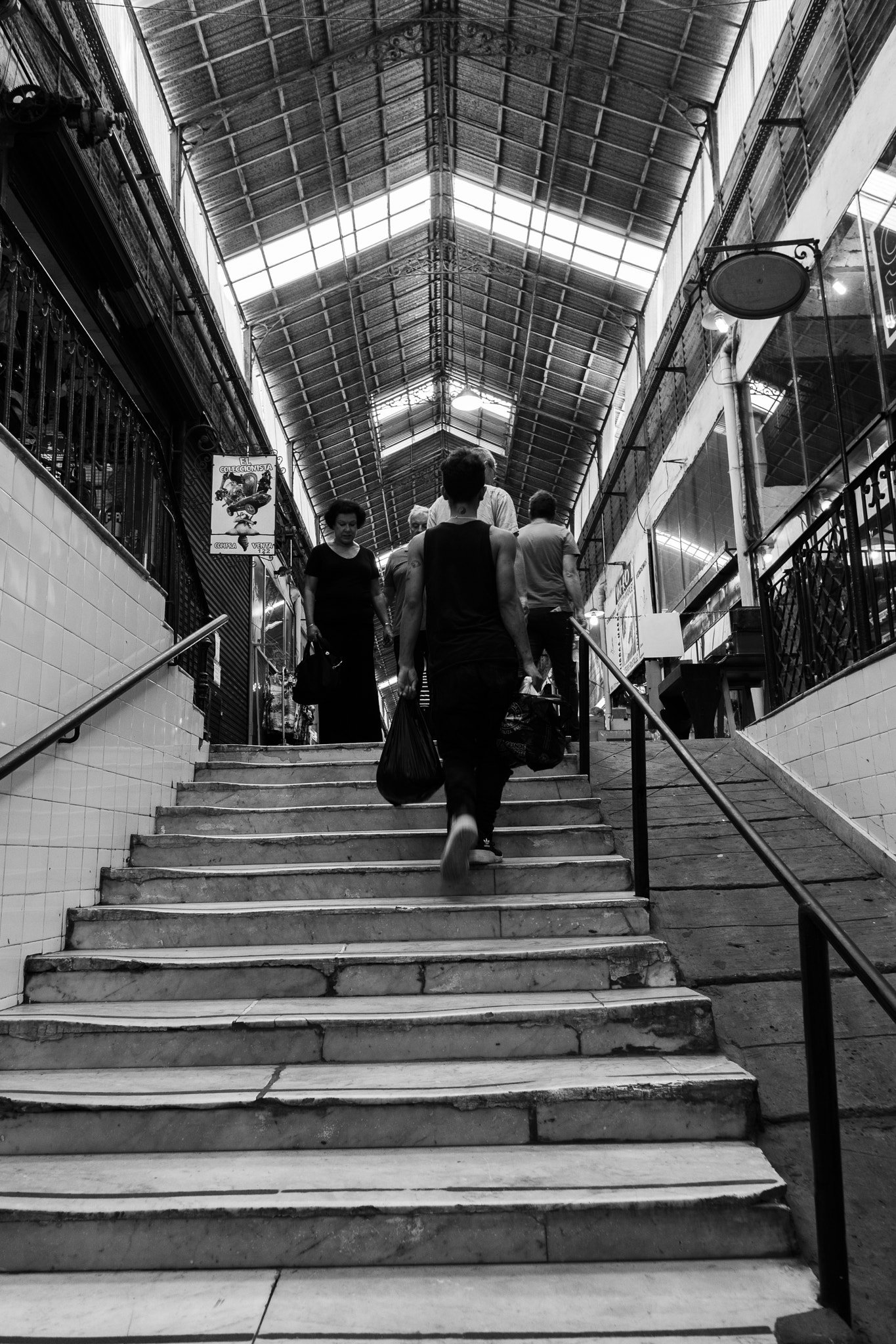 24-200mm F2.8 sample photo. El mercado v photography