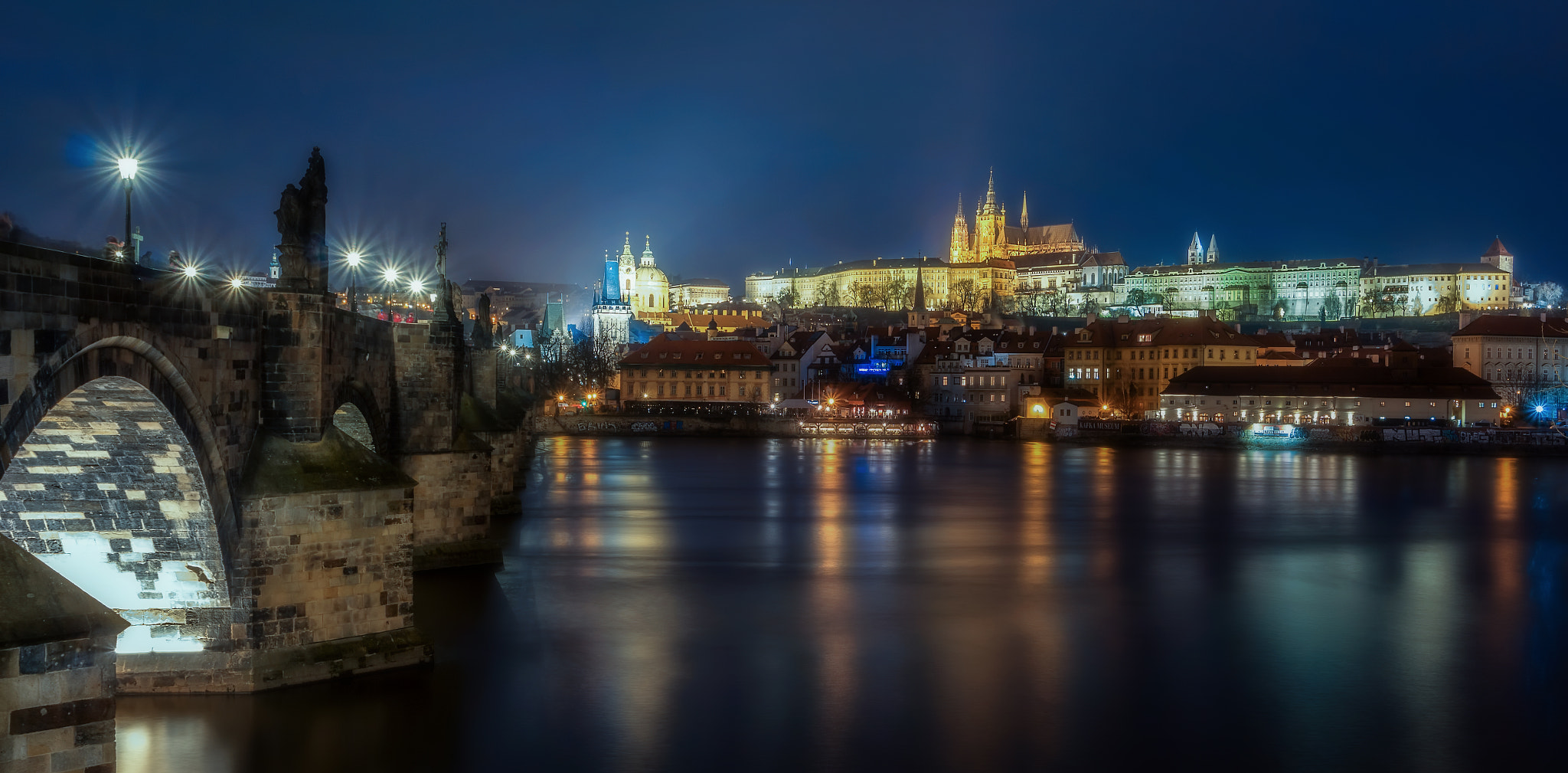Canon EOS 600D (Rebel EOS T3i / EOS Kiss X5) + Canon EF 17-40mm F4L USM sample photo. -- magical prague -- photography