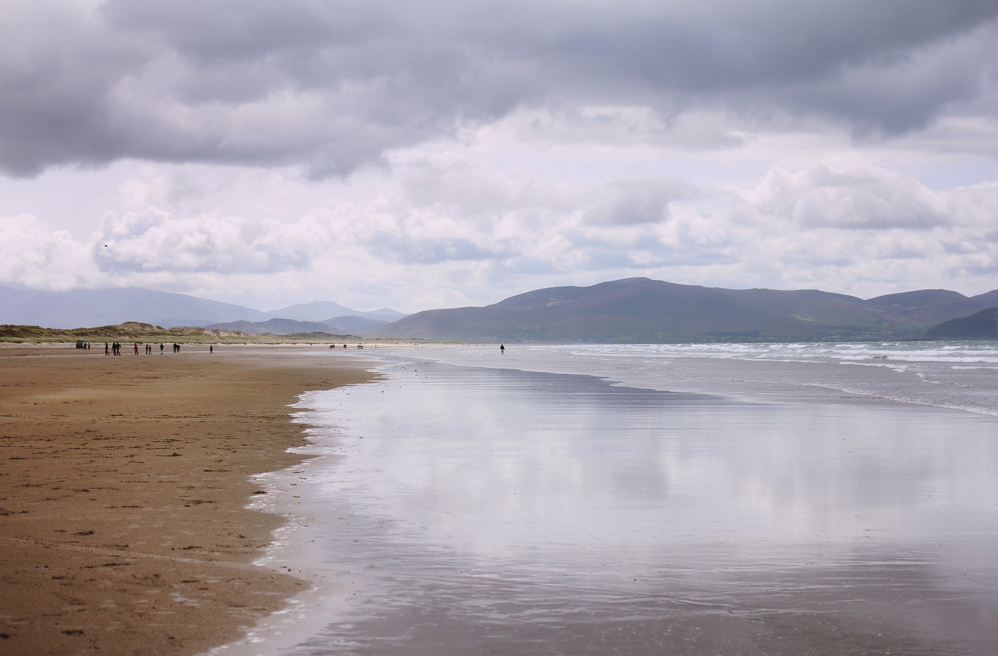 Canon EOS 600D (Rebel EOS T3i / EOS Kiss X5) + Canon EF 35mm F2 IS USM sample photo. A cold day in ink beach photography