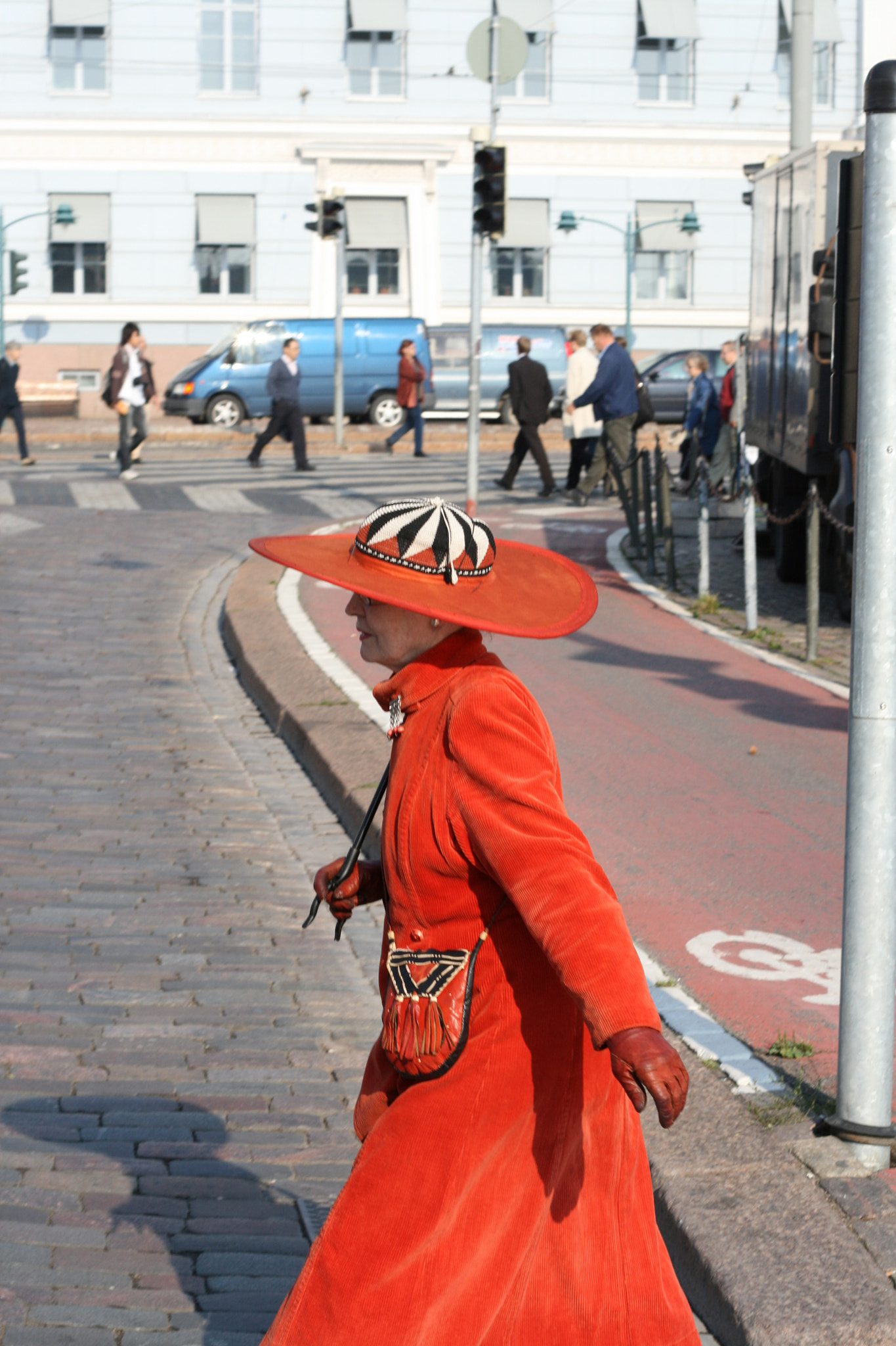 Canon EOS 400D (EOS Digital Rebel XTi / EOS Kiss Digital X) sample photo. "lady in red" streets of helsinki photography