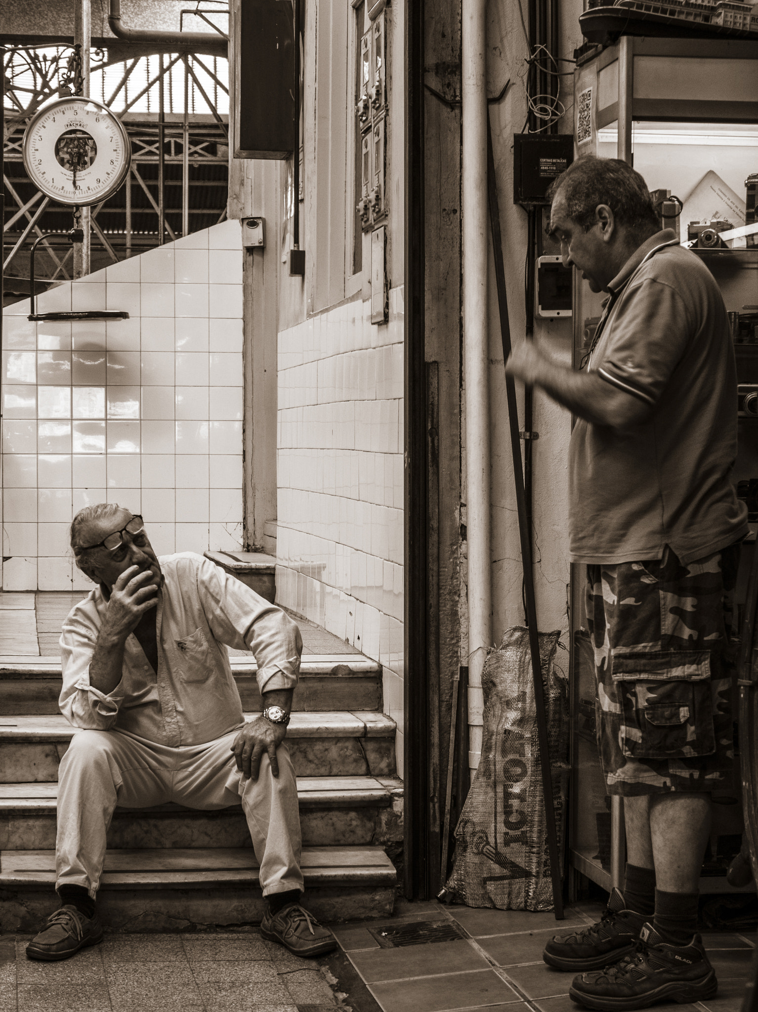 24-200mm F2.8 sample photo. El mercado - colegas photography