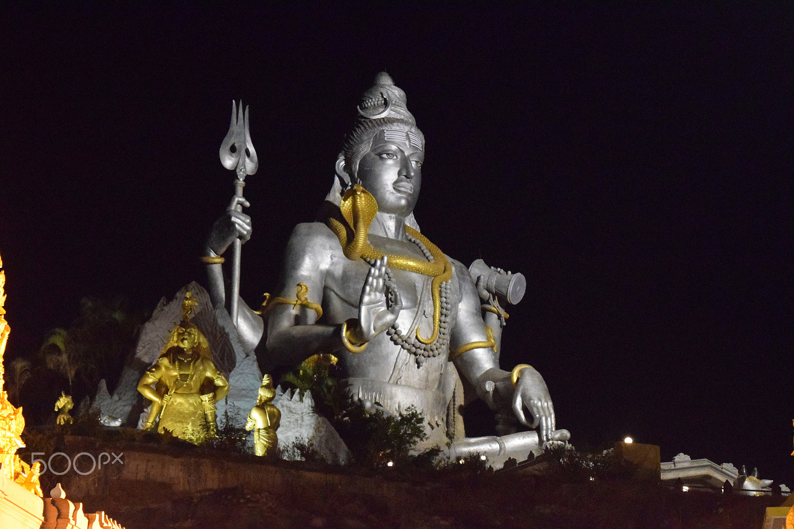 Canon EOS 700D (EOS Rebel T5i / EOS Kiss X7i) + Nikon AF-S DX Nikkor 18-55mm F3.5-5.6G VR II sample photo. Statue of lord murudeshwar (shiva) photography