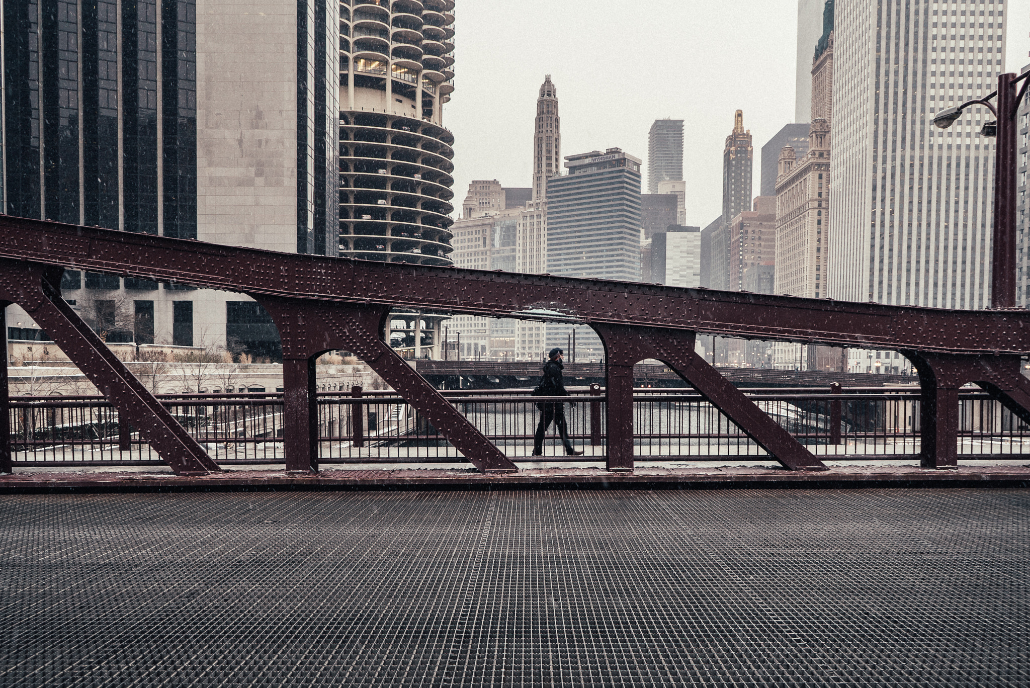 Sony a7S + Sony FE 28-70mm F3.5-5.6 OSS sample photo. Left. chicago, 2017 photography