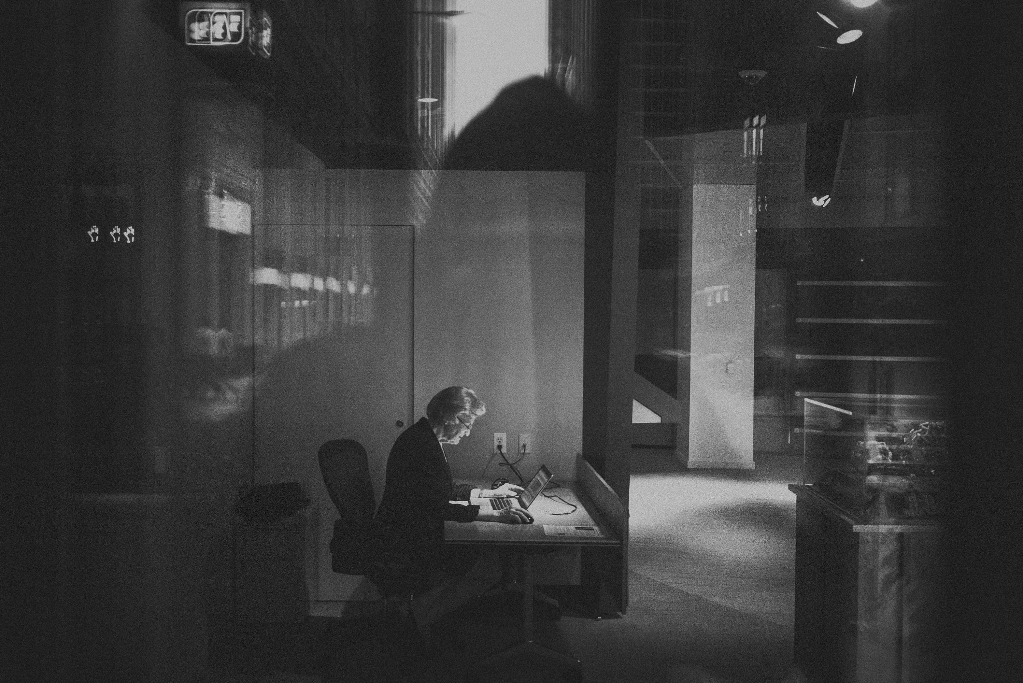 Sony Sonnar T* FE 35mm F2.8 ZA sample photo. Overtime. chicago, 2015 photography