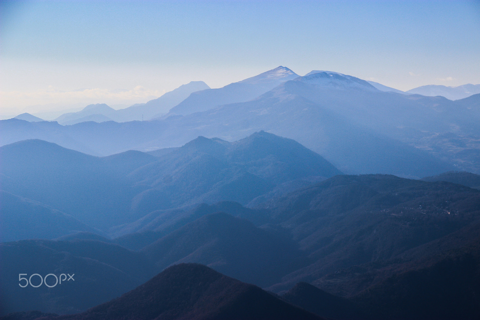 Canon EOS 600D (Rebel EOS T3i / EOS Kiss X5) + Canon TS-E 90mm F2.8 Tilt-Shift sample photo. Fading hills photography