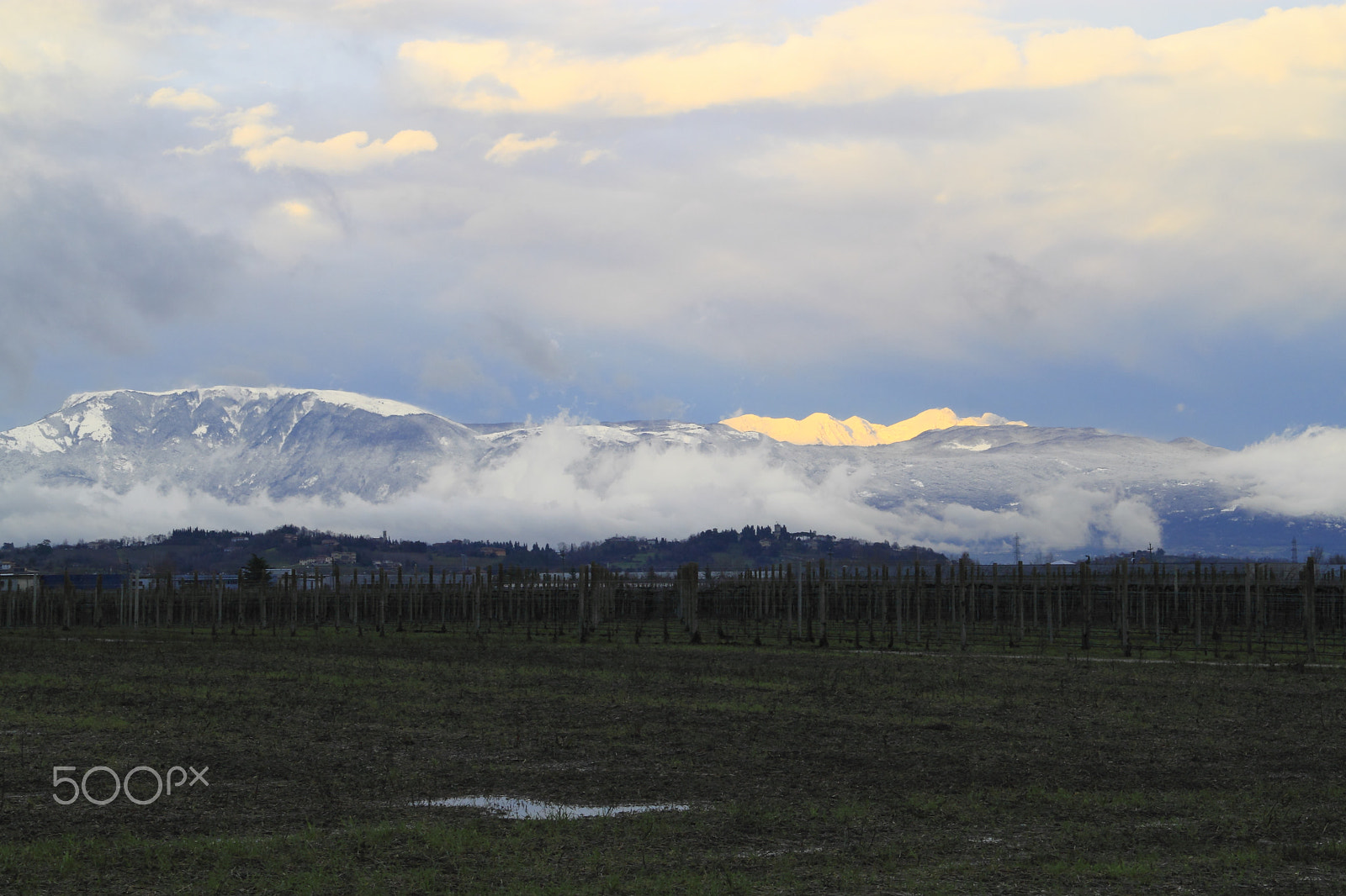 Canon EF-S 18-200mm F3.5-5.6 IS sample photo. Into the clouds photography