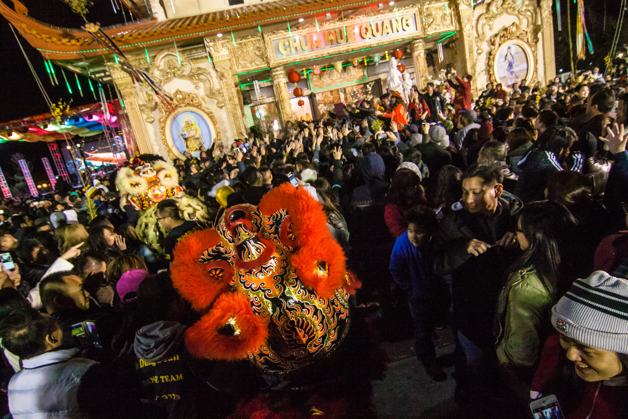 Tokina AT-X Pro 12-24mm F4 (IF) DX sample photo. Lunar new year at the temple photography