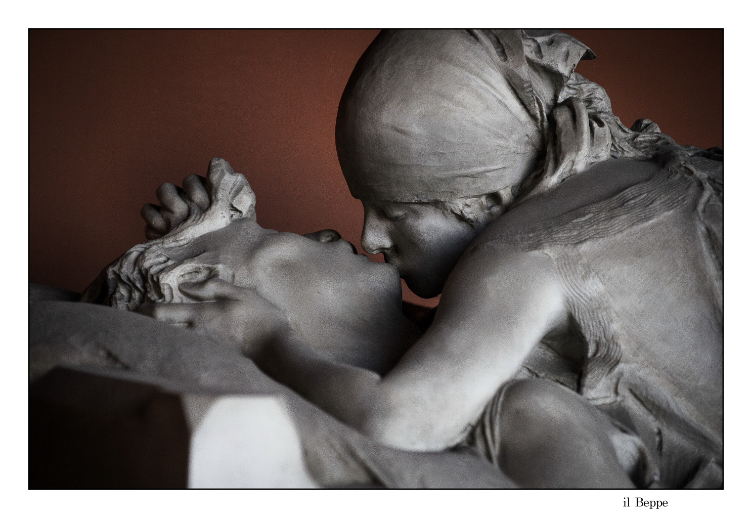 Pentax smc DA* 50-135mm F2.8 ED (IF) SDM sample photo. Monumentale. il bacio. milano photography