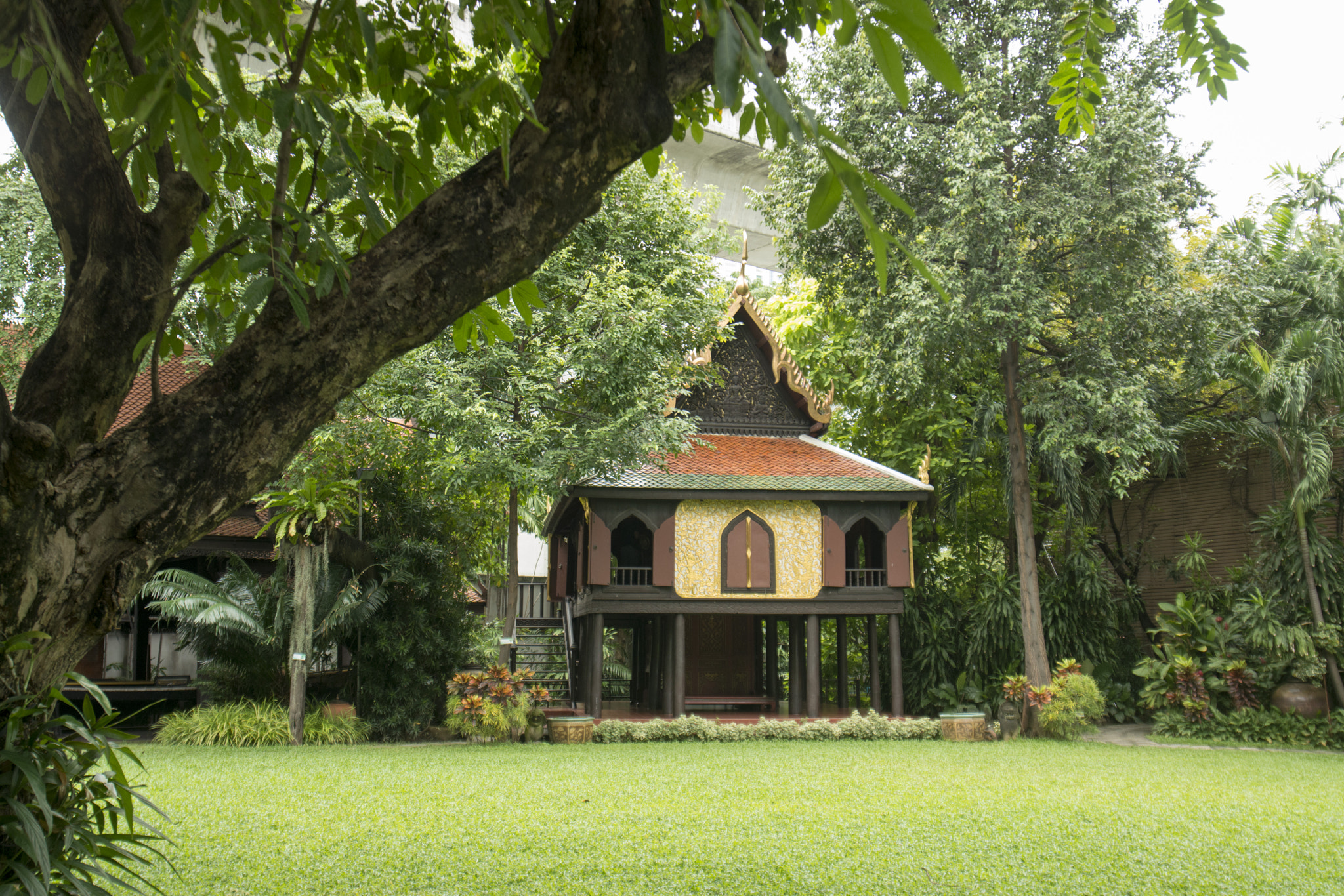 Sigma 17-35mm F2.8-4 EX DG  Aspherical HSM sample photo. Thailand bangkok suan pakkad palace photography