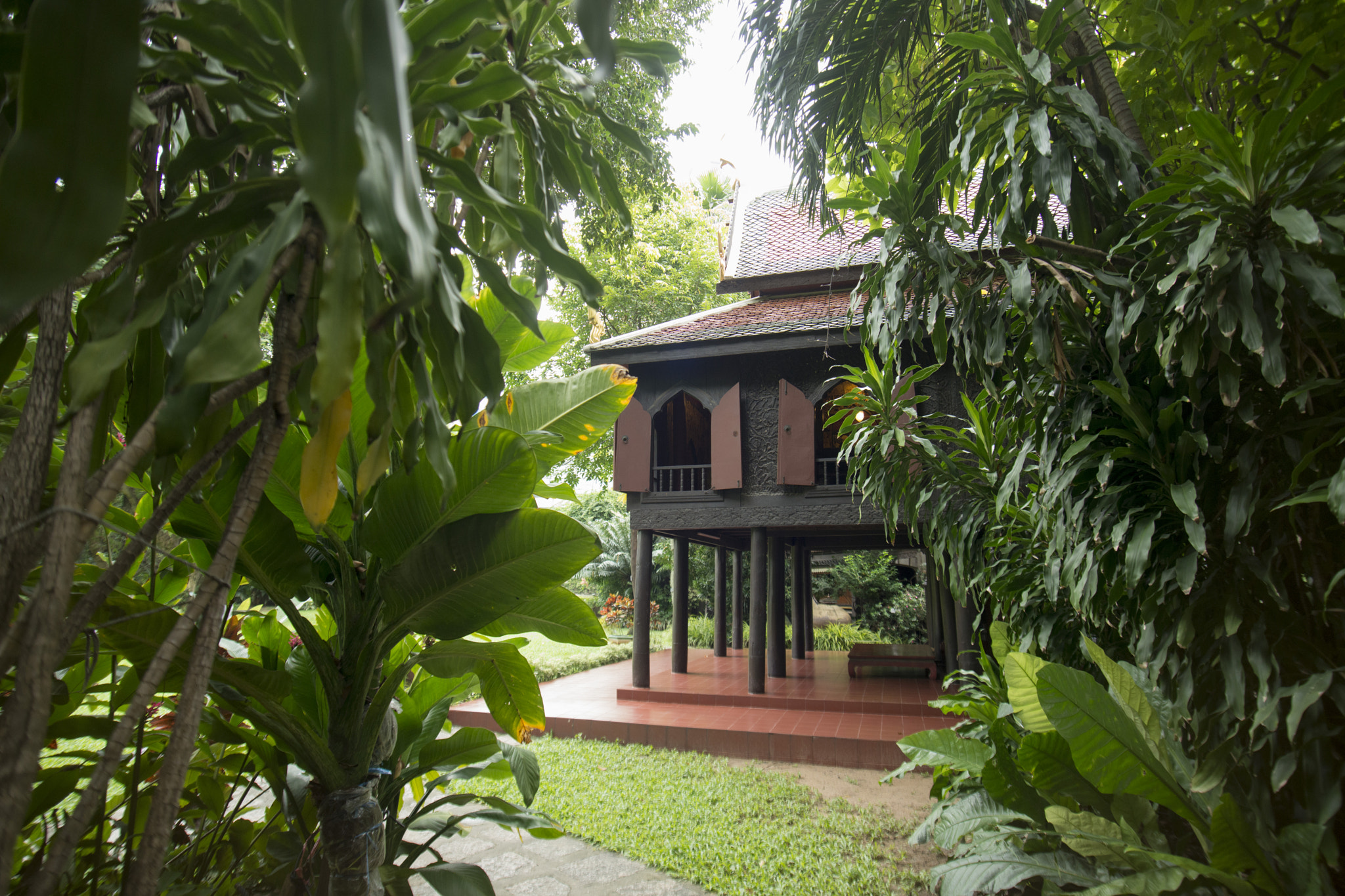 Nikon D800 + Sigma 17-35mm F2.8-4 EX DG  Aspherical HSM sample photo. Thailand bangkok suan pakkad palace photography