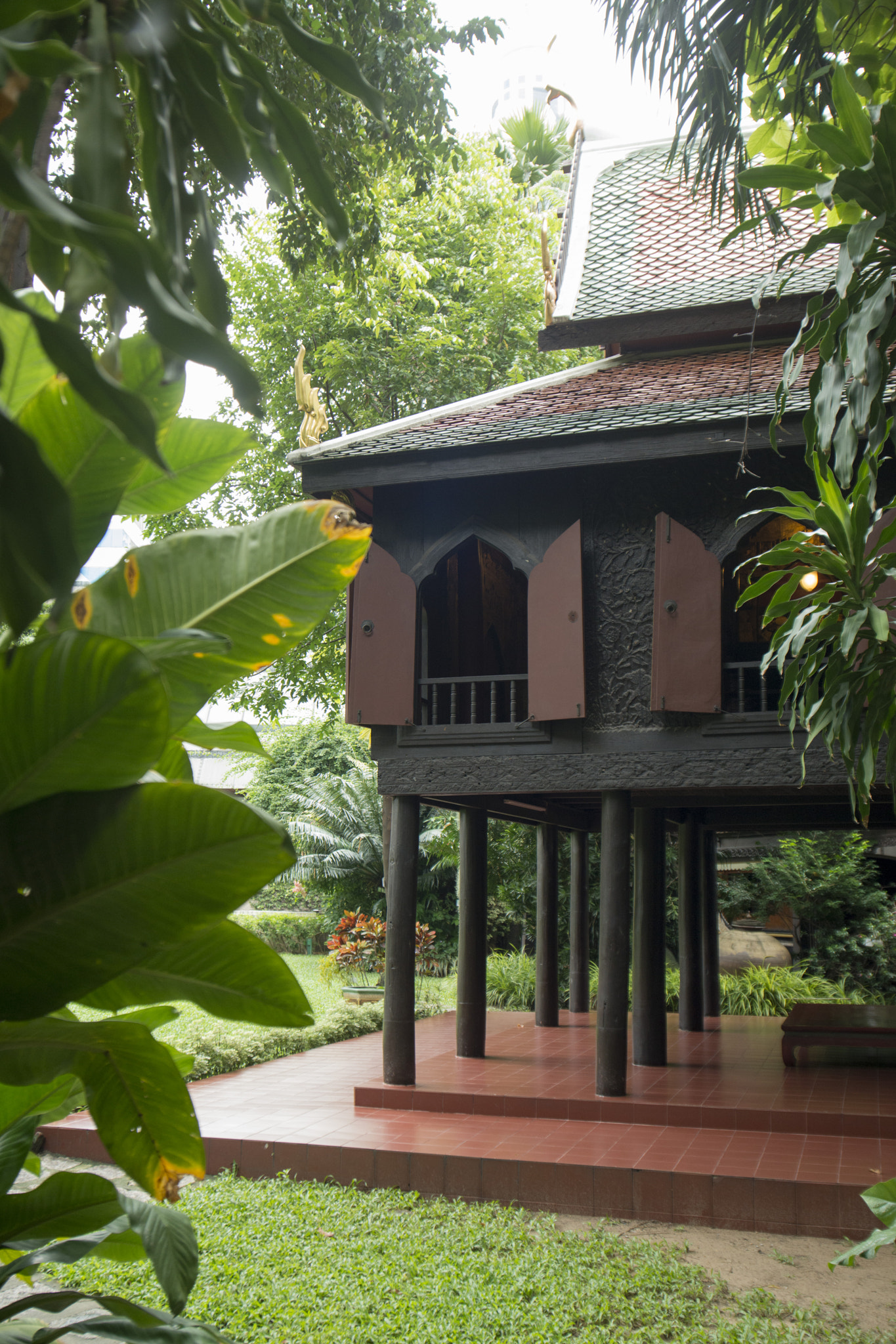 Nikon D800 + Sigma 17-35mm F2.8-4 EX DG  Aspherical HSM sample photo. Thailand bangkok suan pakkad palace photography