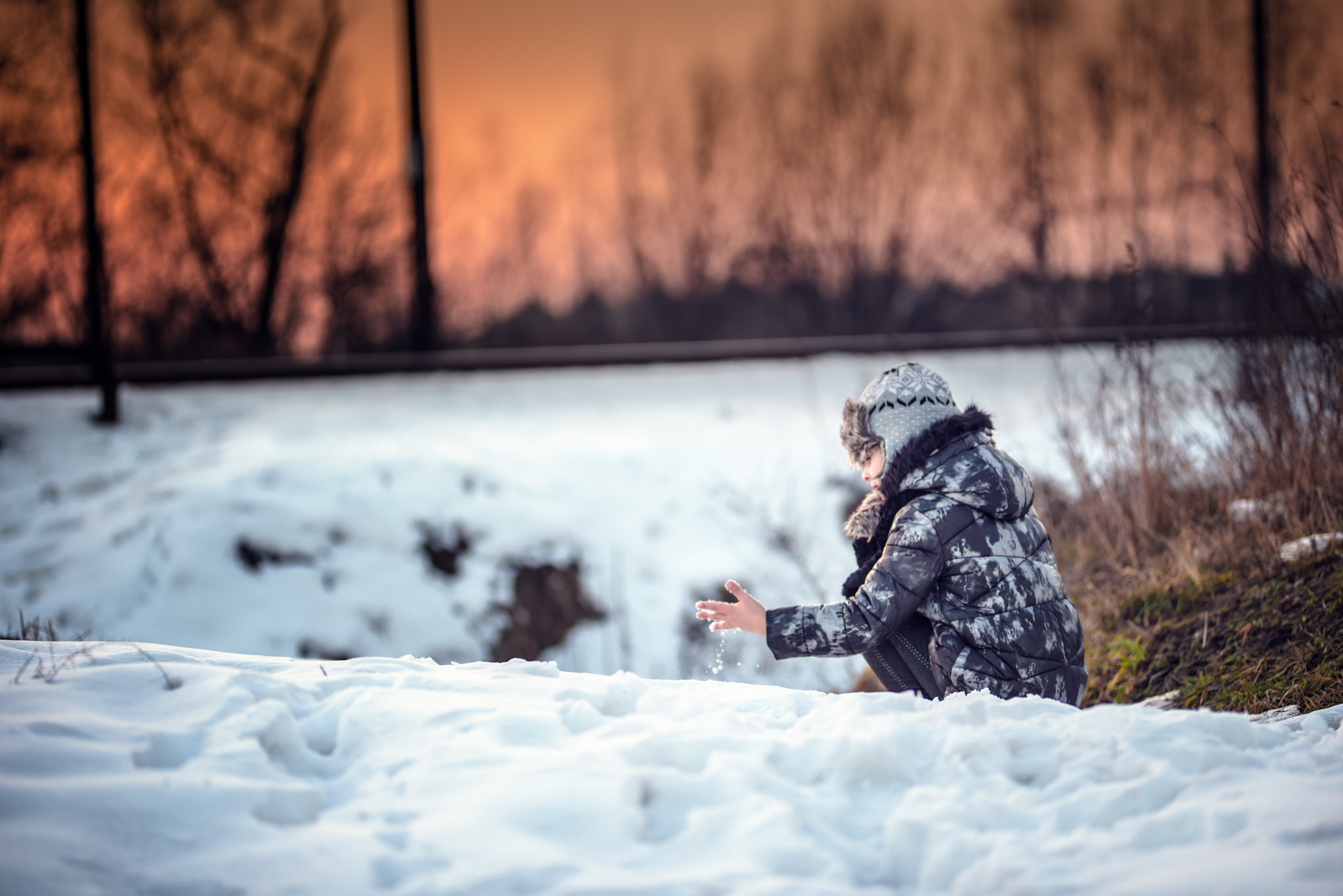 Nikon D610 + Sigma 105mm F2.8 EX DG Macro sample photo. I like snow photography