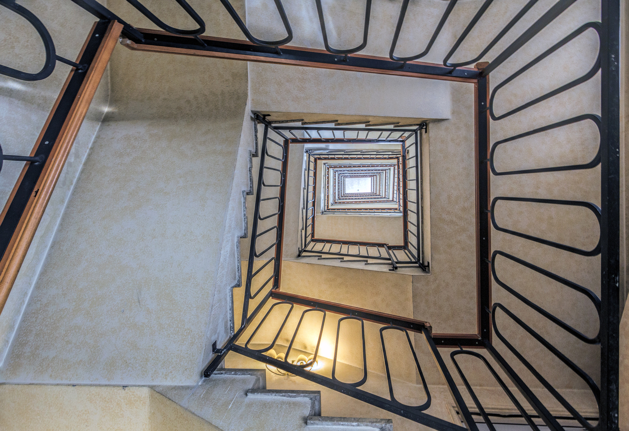 Canon EF-S 10-22mm F3.5-4.5 USM sample photo. Staircase roseo hotel leon d'oro photography