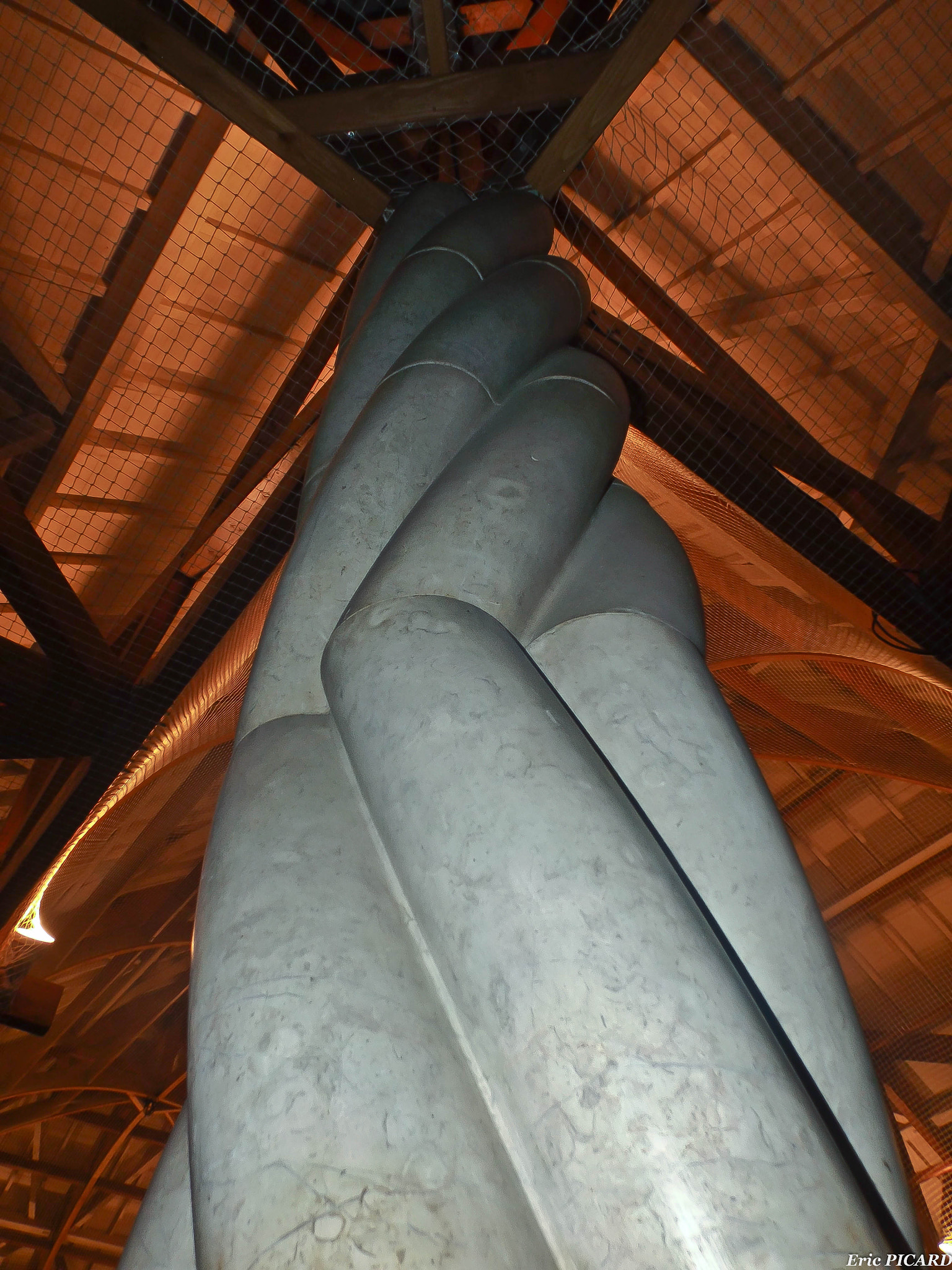 Fujifilm FinePix S4600 sample photo. Colonne torsadée photography