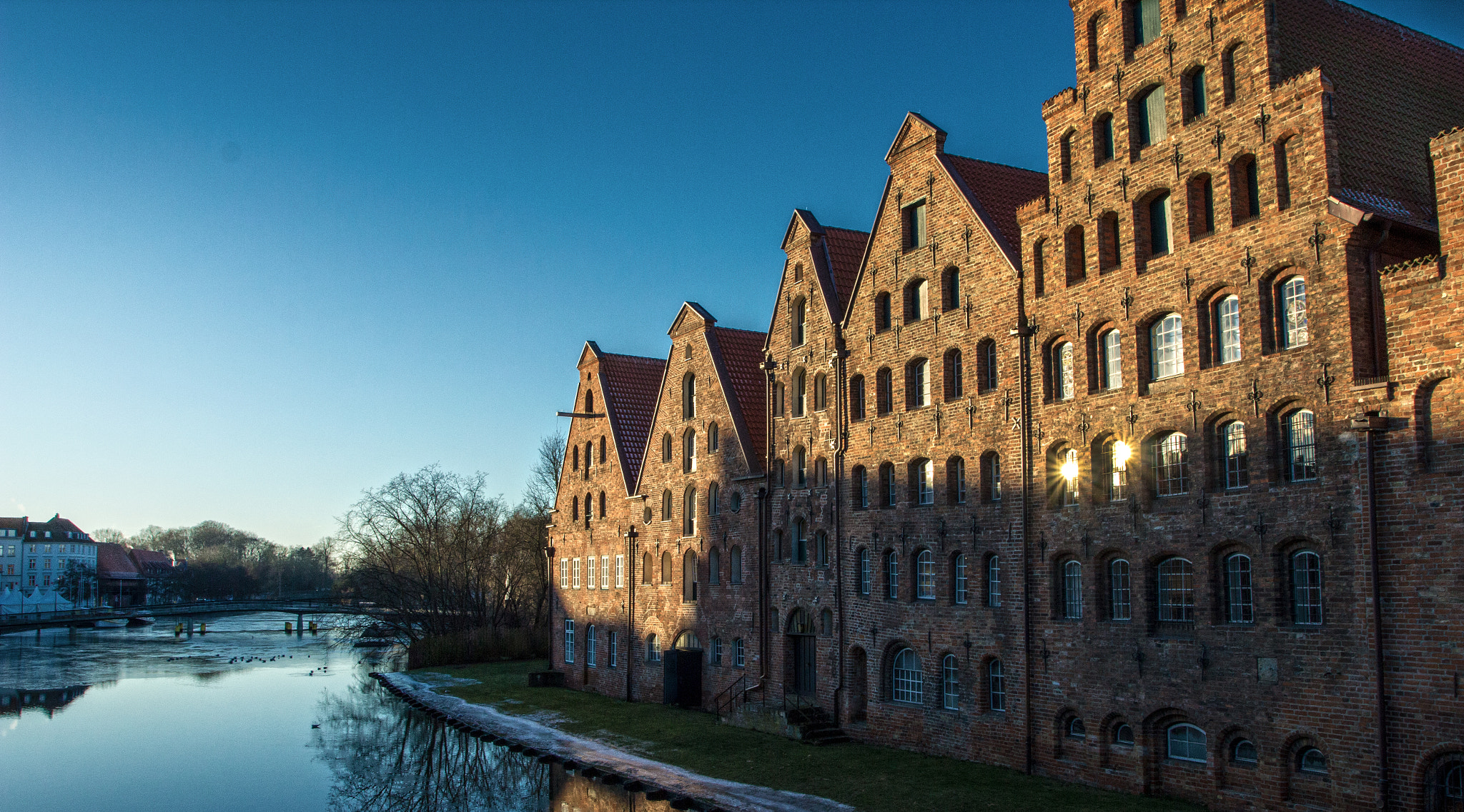 Canon EOS 600D (Rebel EOS T3i / EOS Kiss X5) + Canon EF 17-40mm F4L USM sample photo. Salzspeicher in luebeck photography