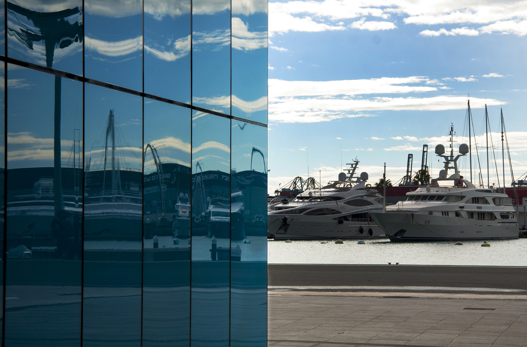 Canon EF-S 17-85mm F4-5.6 IS USM sample photo. Puerto de valencia photography