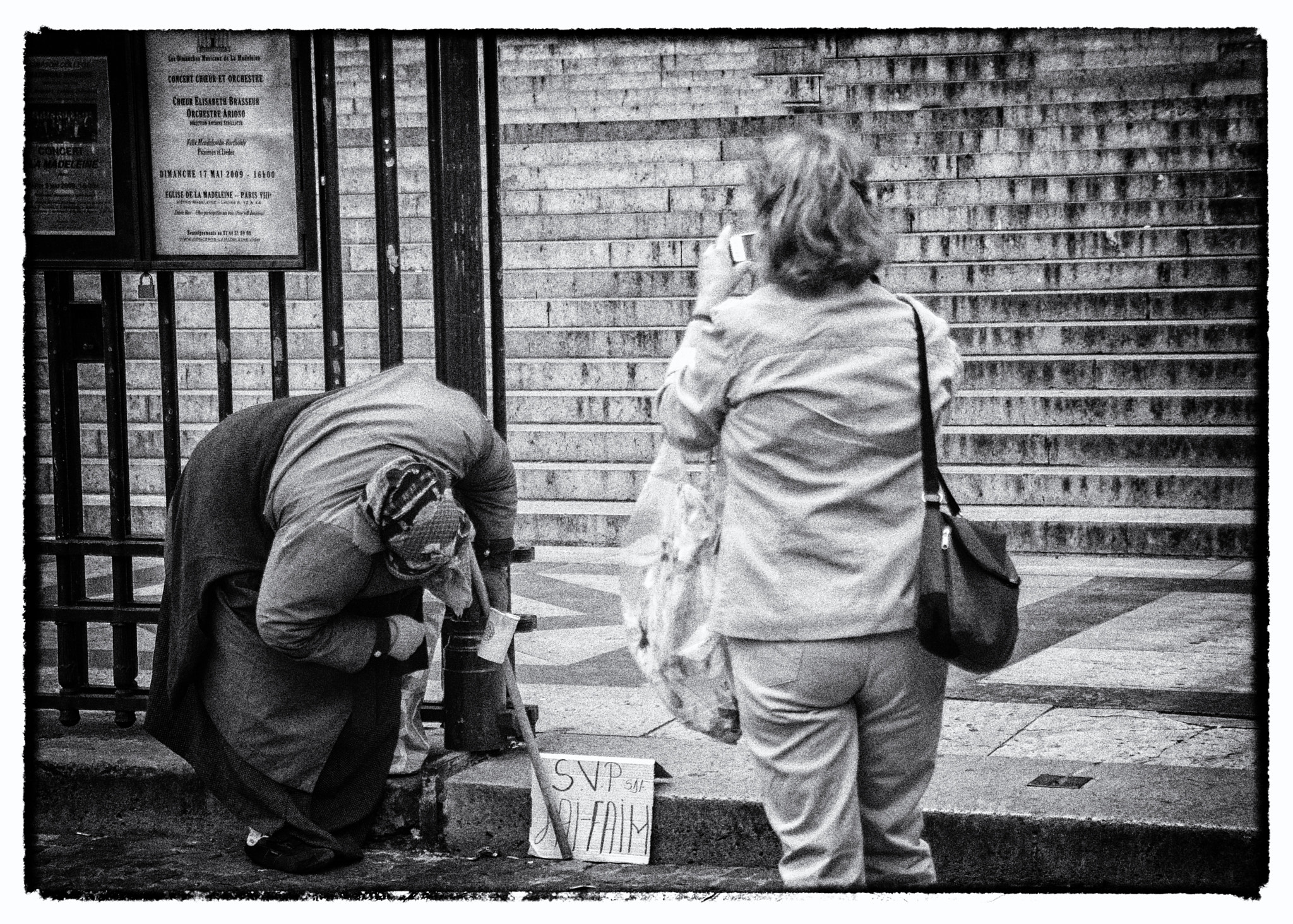 Nikon D300 + Sigma 18-200mm F3.5-6.3 DC OS HSM sample photo. Street photography