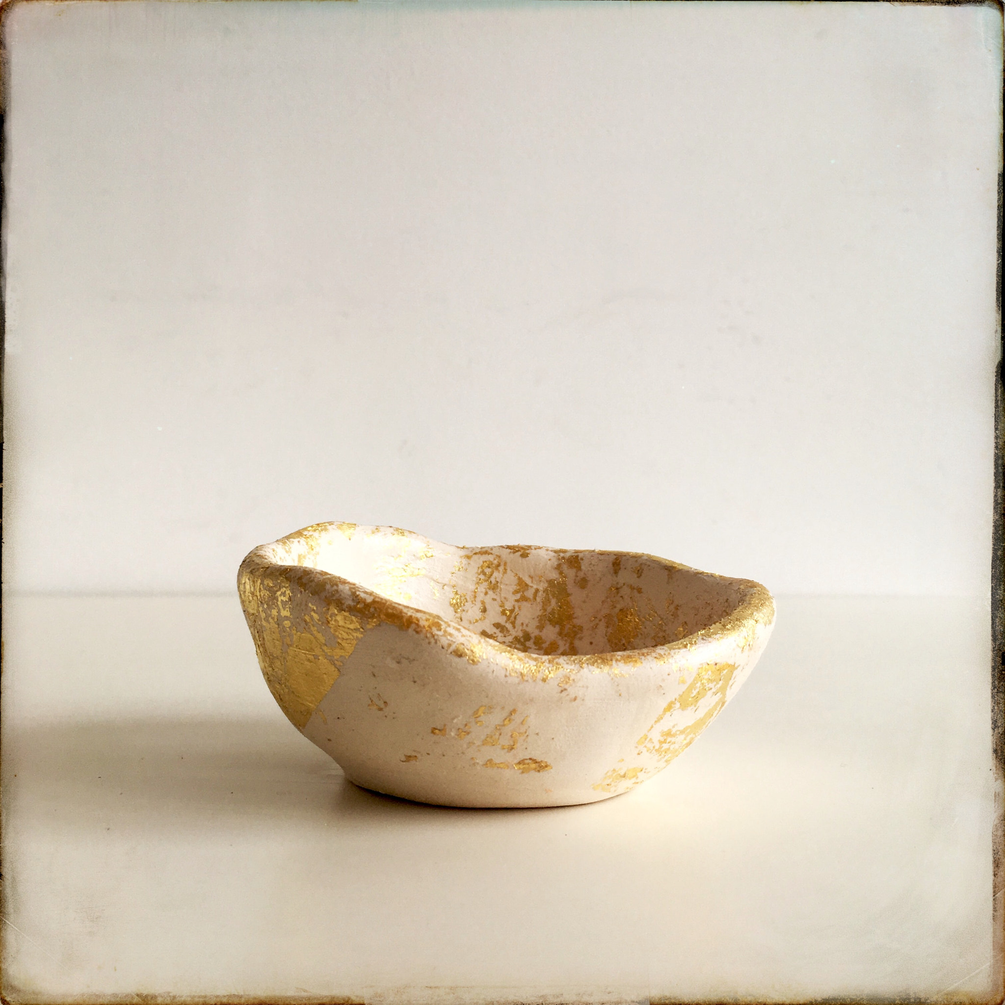 Hipstamatic 331 sample photo. Golden bowl photography