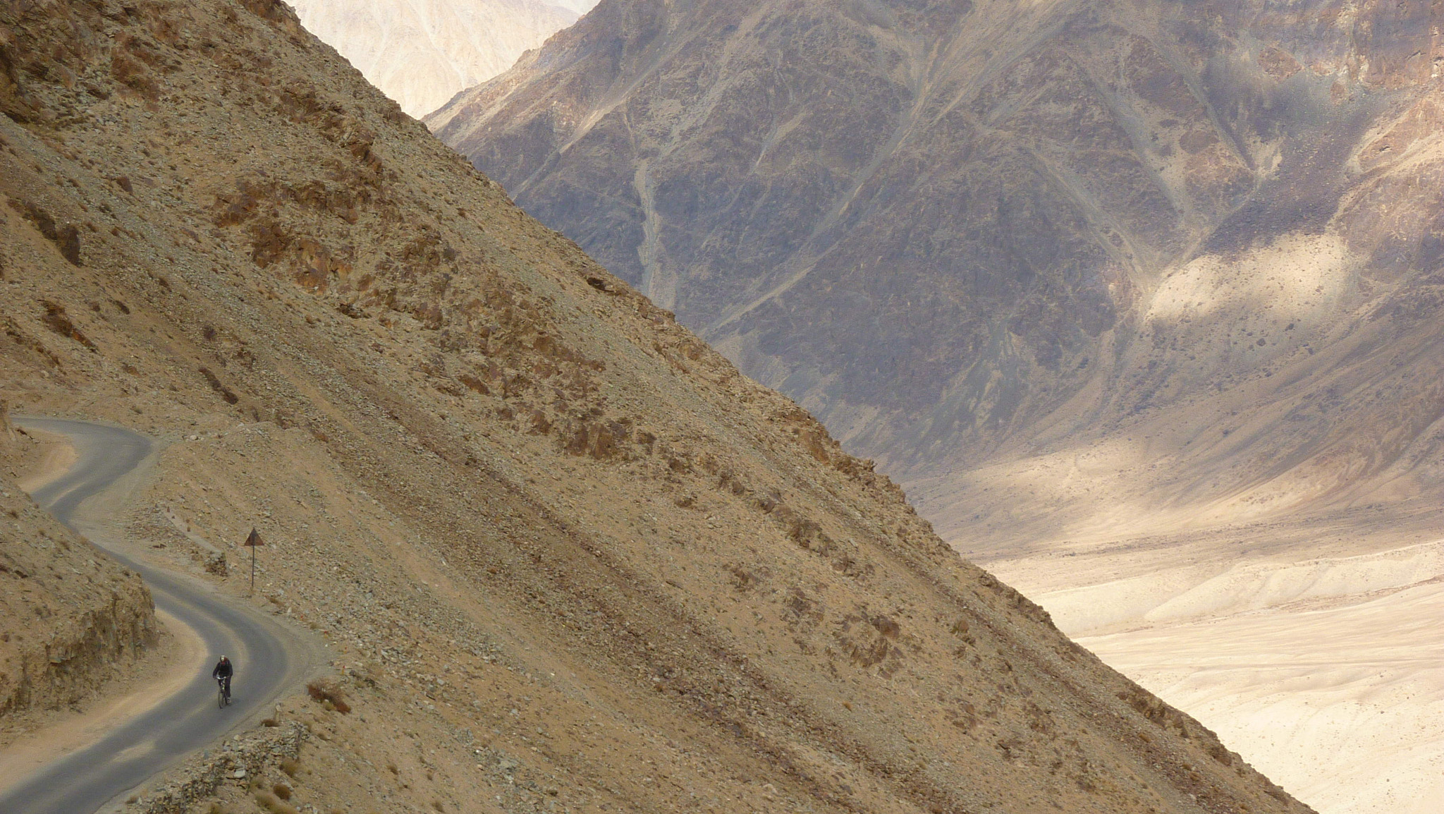 Panasonic Lumix DMC-ZS1 (Lumix DMC-TZ6) sample photo. Cycling down the highest motorable road in the world, the road to khardung la pass photography