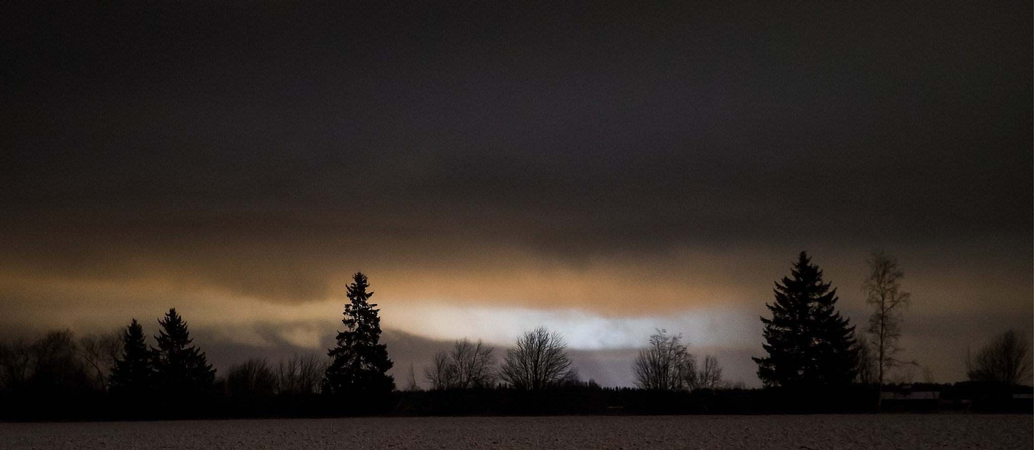 Canon EF 24-70mm F2.8L II USM sample photo. Little light in tee sky photography