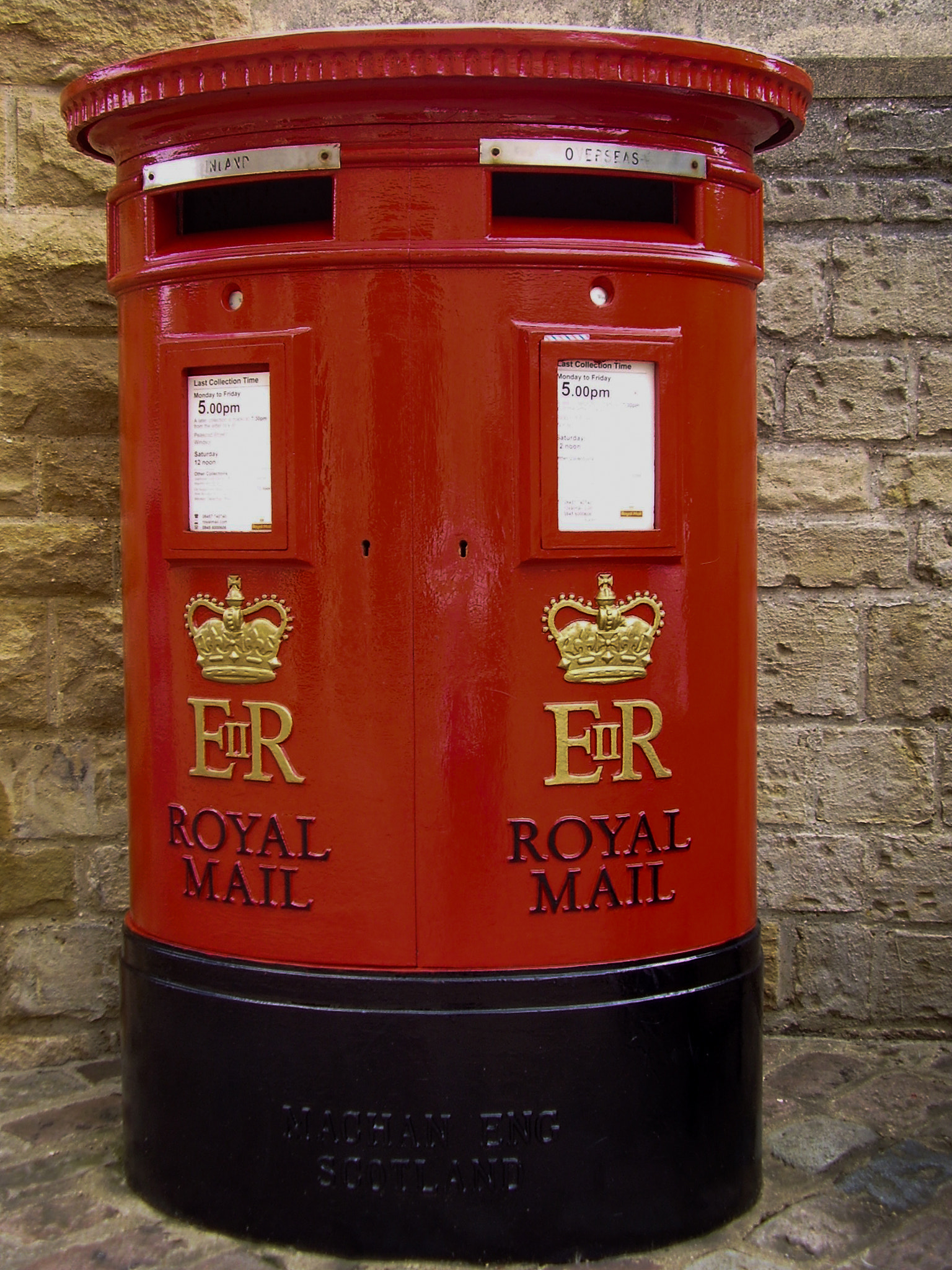 Olympus FE115,X715 sample photo. Windsor castle: letter box photography