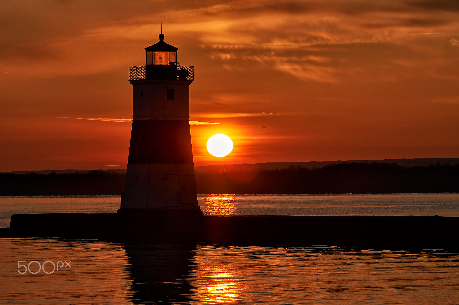 XF100-400mmF4.5-5.6 R LM OIS WR + 1.4x sample photo. Lighthouse sunrise photography