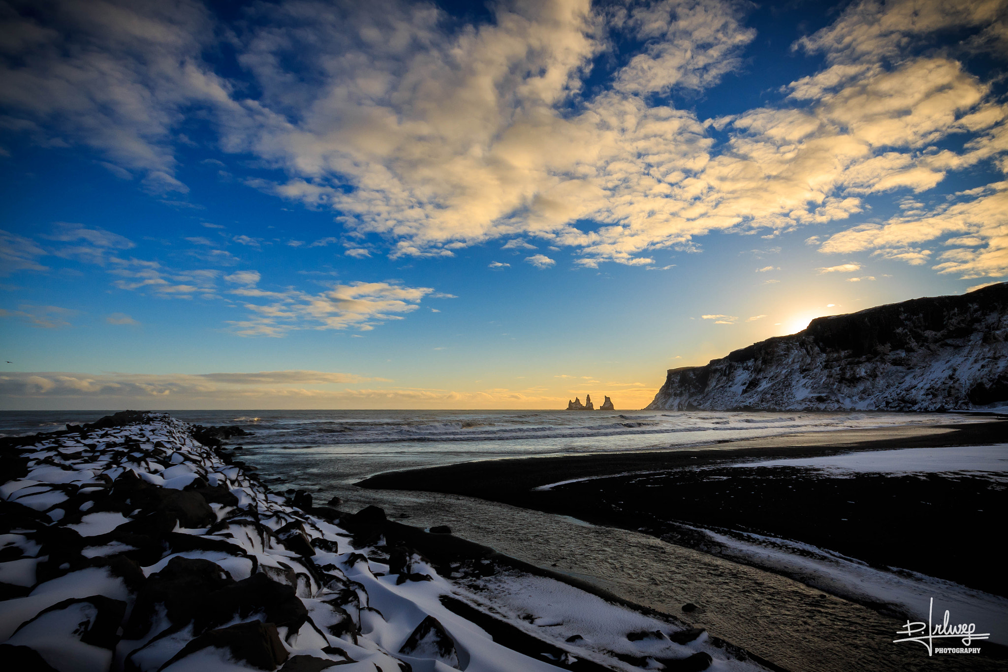 Canon EOS M + Sigma 10-20mm F4-5.6 EX DC HSM sample photo. Black sand photography