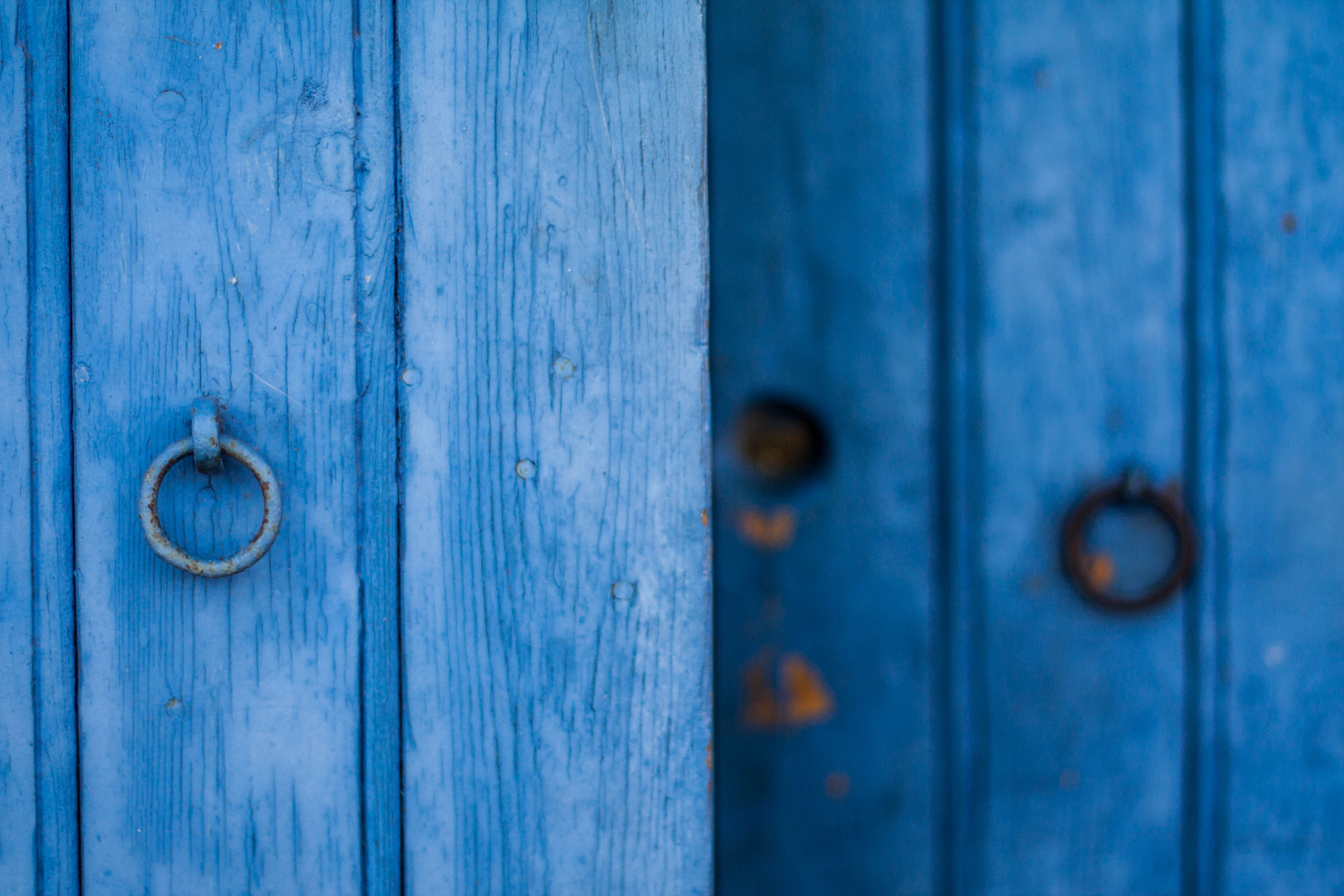Canon EOS 450D (EOS Rebel XSi / EOS Kiss X2) + Canon EF 50mm F1.4 USM sample photo. The door to happiness opens outward. photography