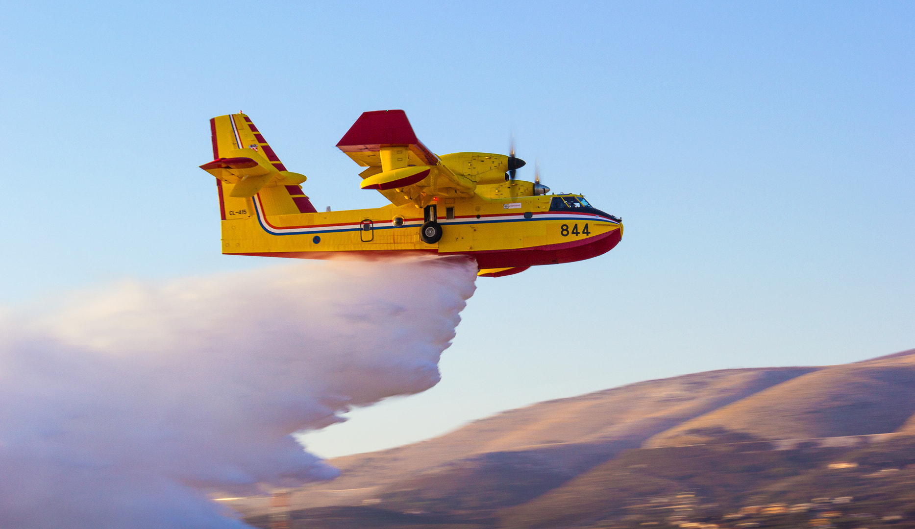 Canon EF-S 55-250mm F4-5.6 IS sample photo. Canadair cl-415 photography