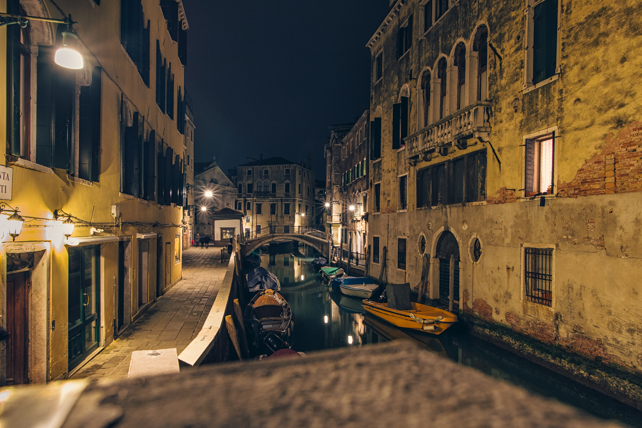 Nikon D610 + Nikon AF-S Nikkor 20mm F1.8G ED sample photo. Lost in venice photography
