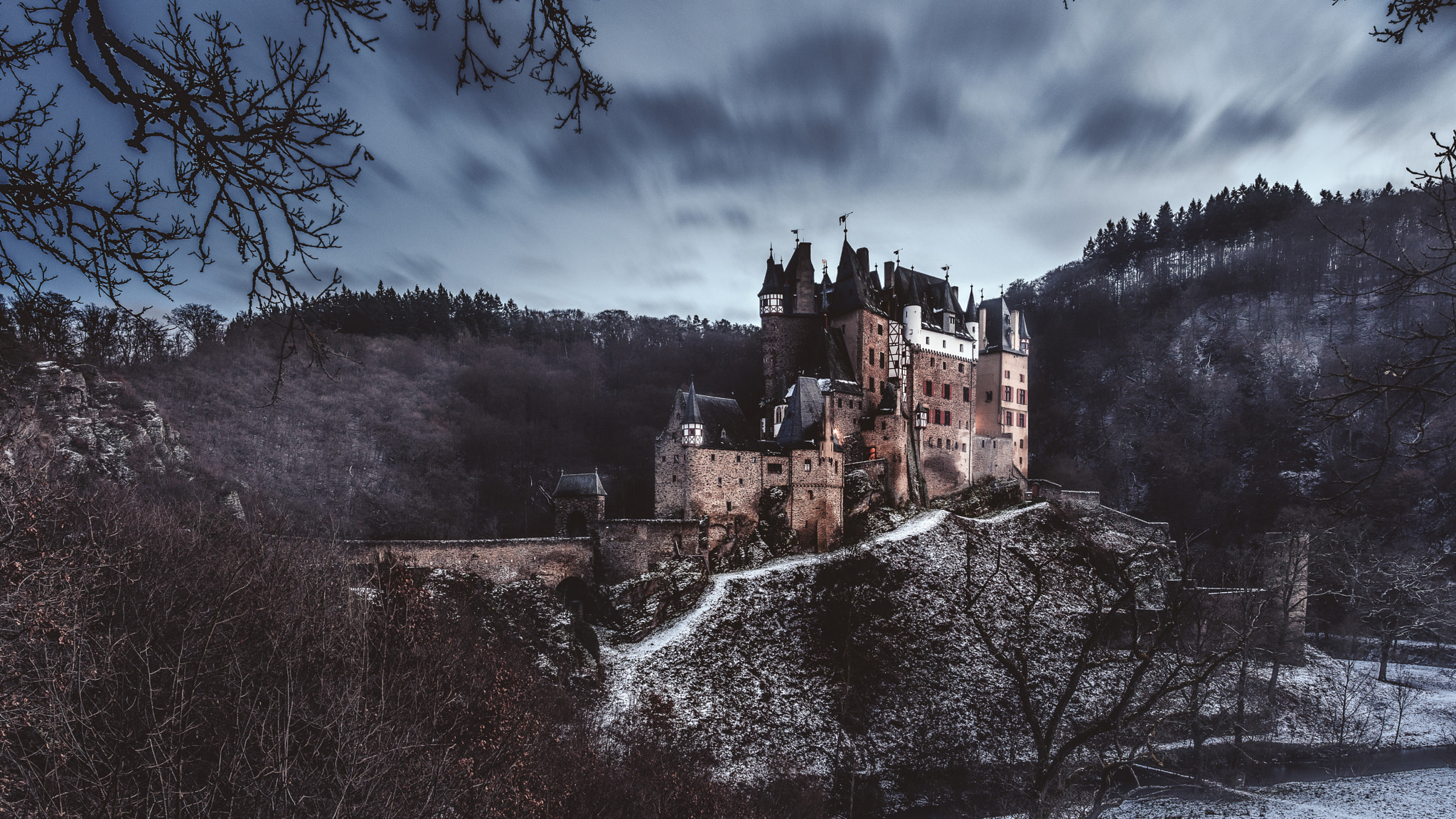 Canon EOS 5DS R + Canon EF 17-40mm F4L USM sample photo. Castle eltz photography