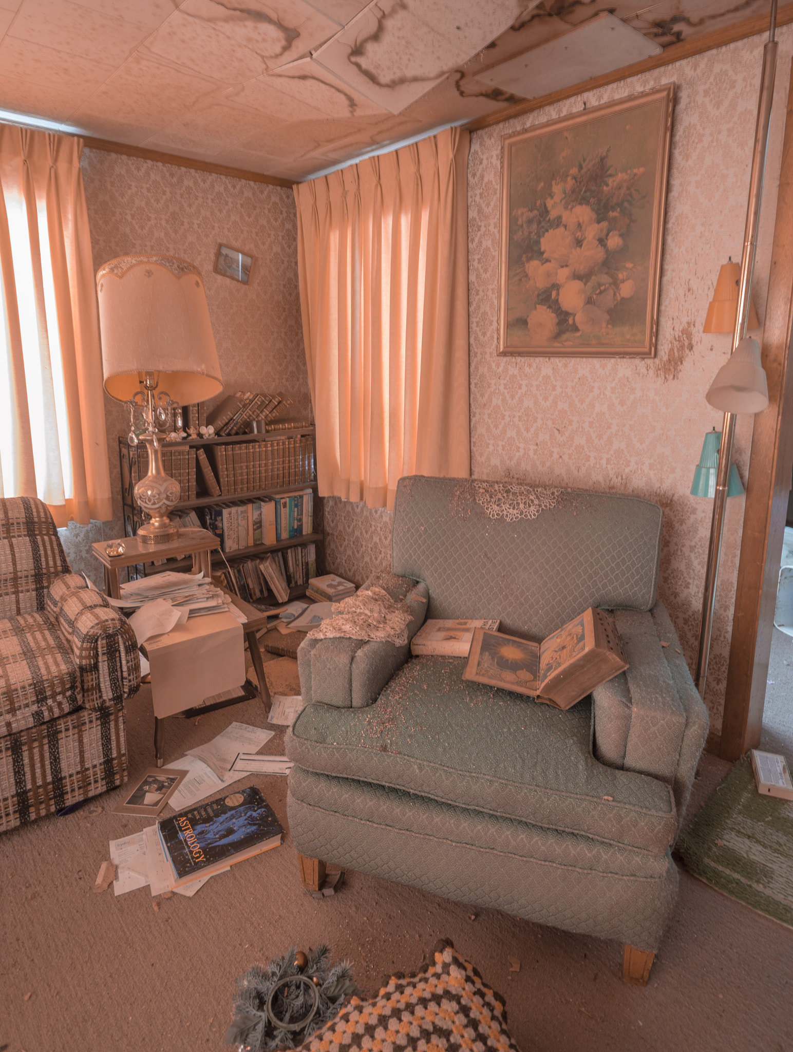 Sigma 10-20mm F4-5.6 EX DC HSM sample photo. Cozy corner abandoned ontario house photography