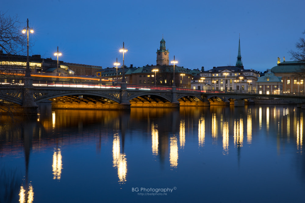 Sony a7 II + Canon EF 85mm F1.2L II USM sample photo. Stockholm night. photography