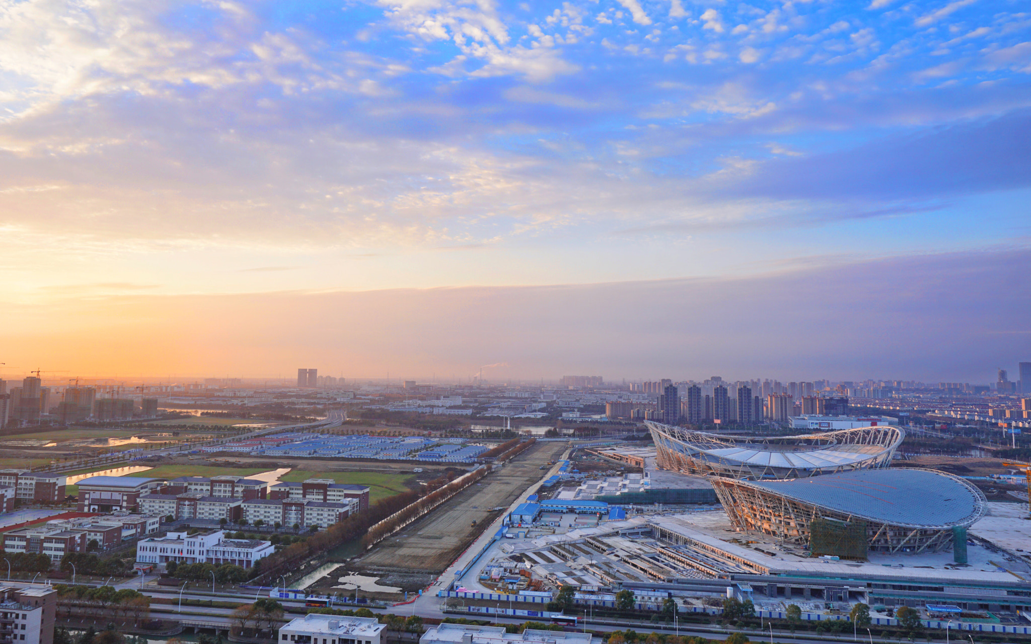 Sony a6300 + Sony Vario-Tessar T* FE 16-35mm F4 ZA OSS sample photo. Under sunrise photography