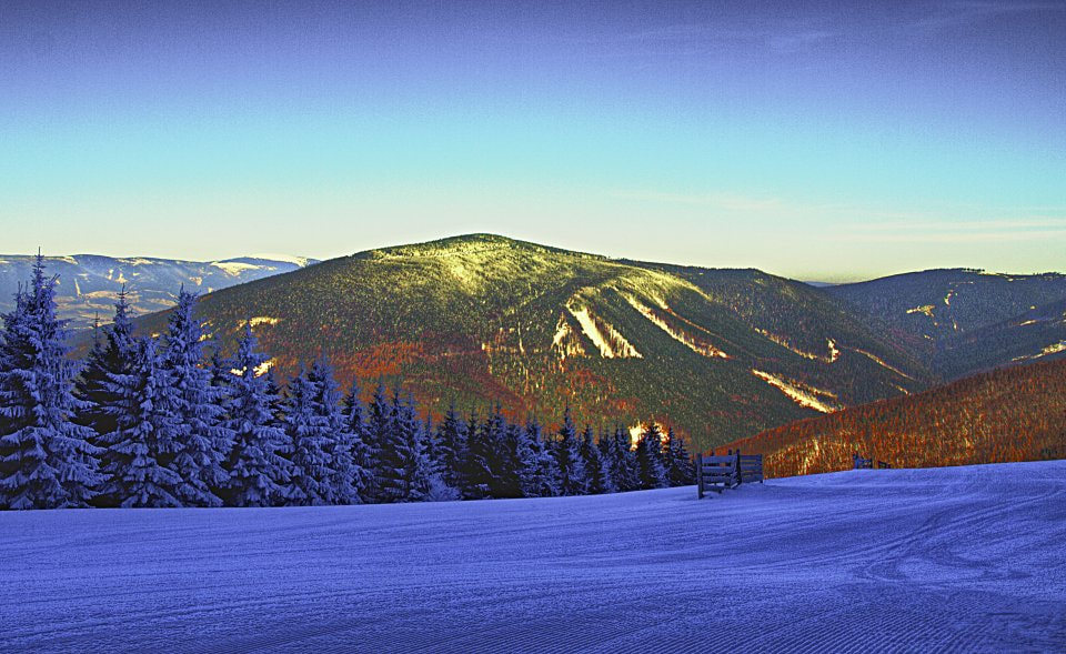 14.00 - 42.00 mm f/3.5 - 5.6 sample photo. The   f i r s t   morning downhill... photography