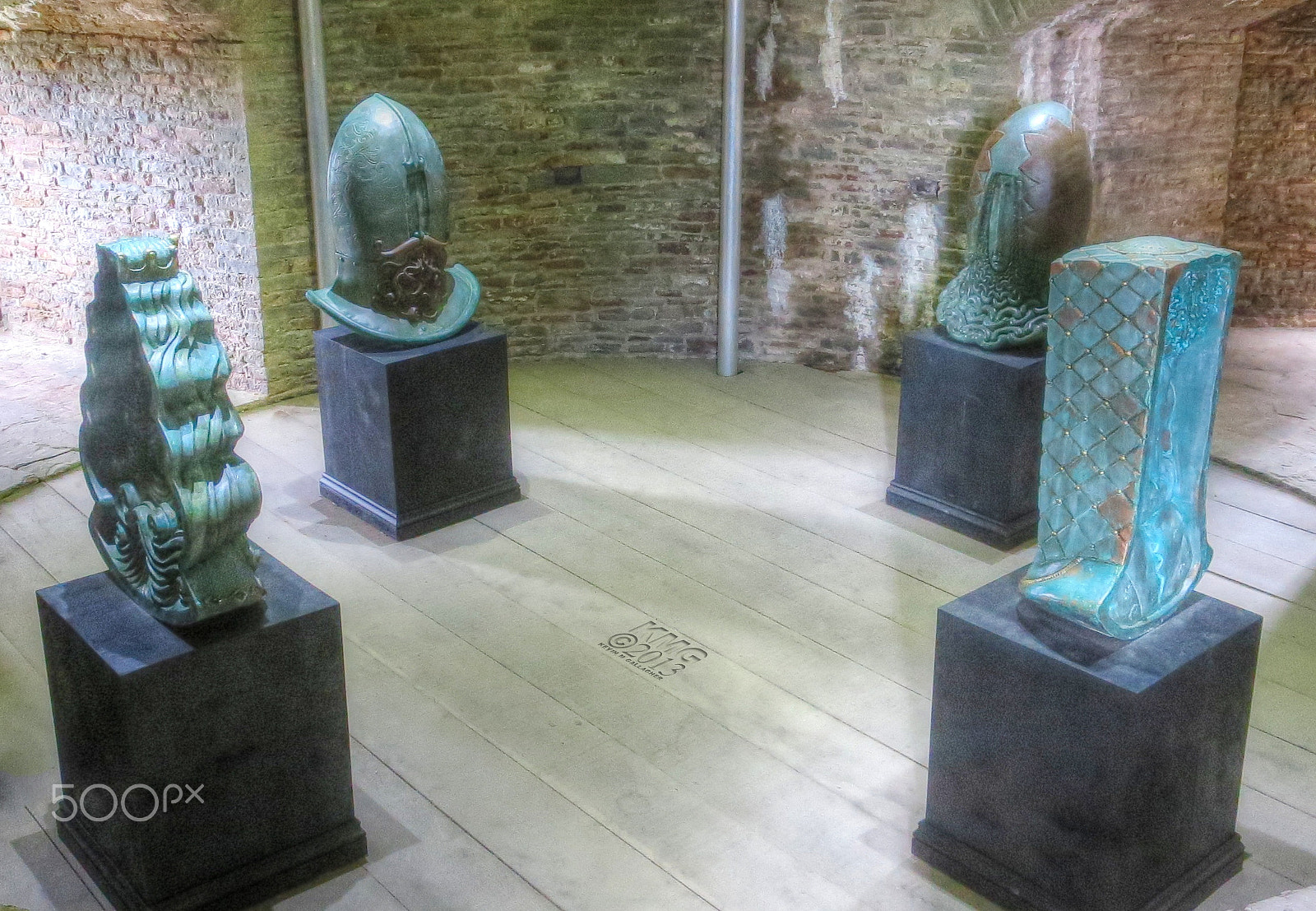 Canon PowerShot ELPH 330 HS (IXUS 255 HS / IXY 610F) sample photo. All four statues o photography