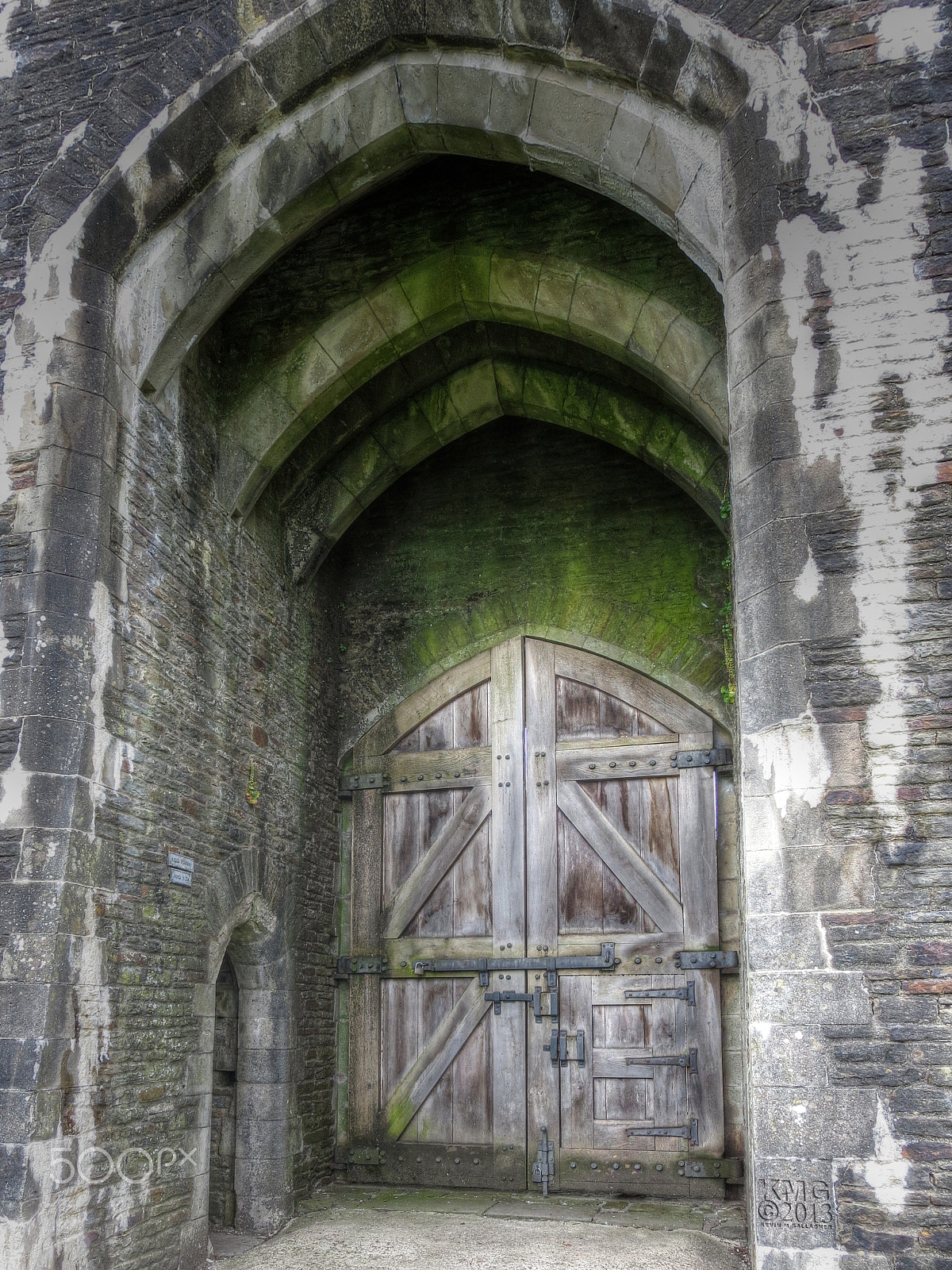 Canon PowerShot ELPH 330 HS (IXUS 255 HS / IXY 610F) sample photo. Caerphilly castle portal o photography