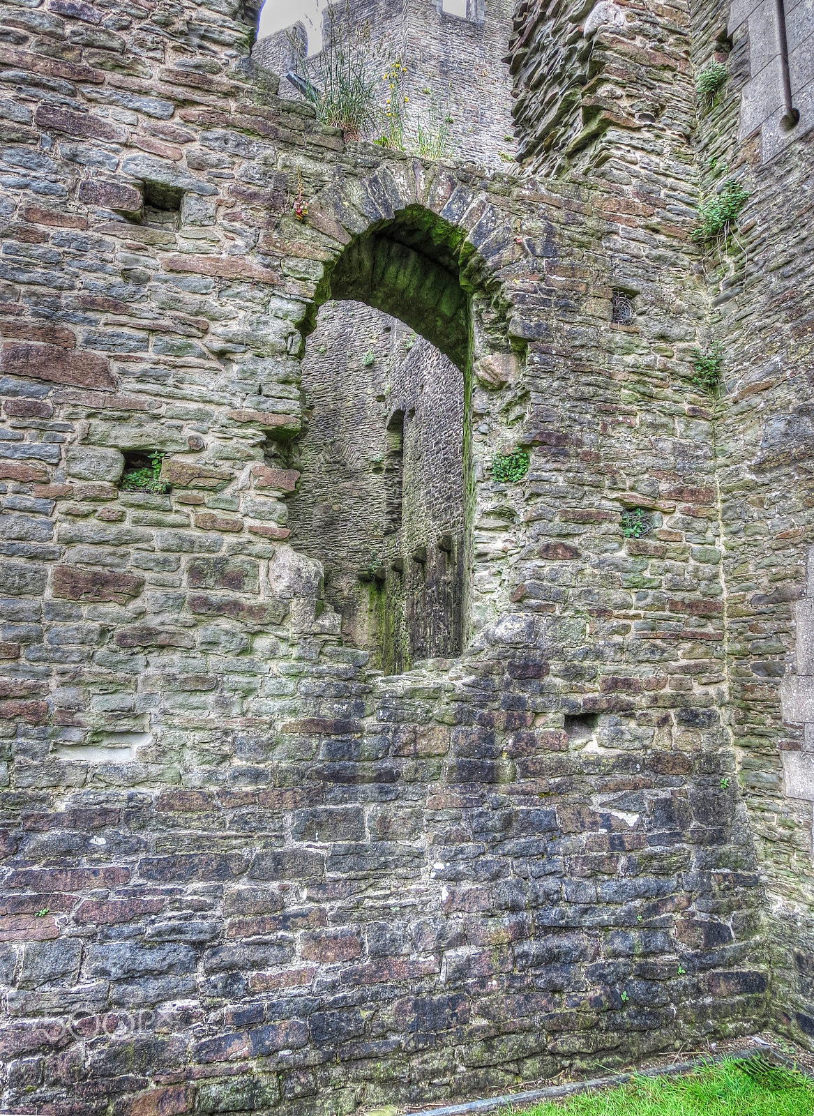 Canon PowerShot ELPH 330 HS (IXUS 255 HS / IXY 610F) sample photo. Castle window o photography