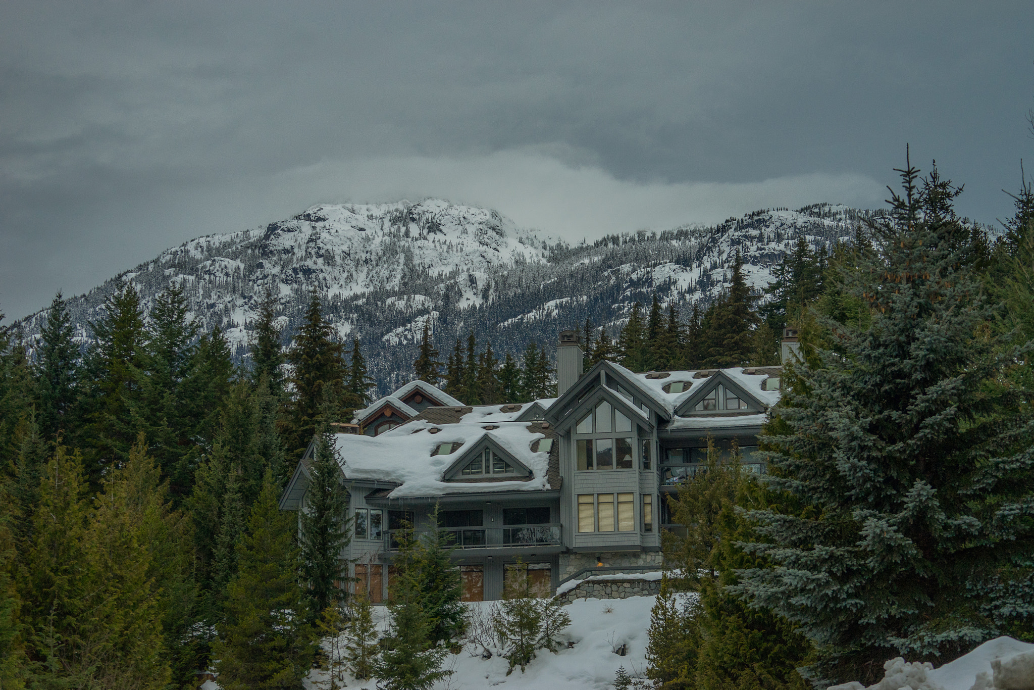 Sony FE 70-300mm F4.5-5.6 G OSS sample photo. Some lucky person's house photography