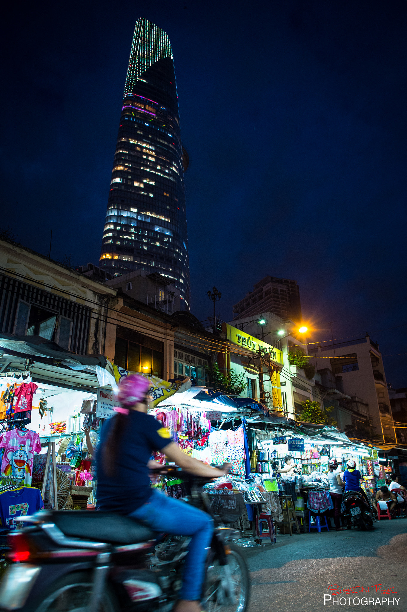 Nikon AF-S Nikkor 24mm F1.4G ED sample photo. The local market photography
