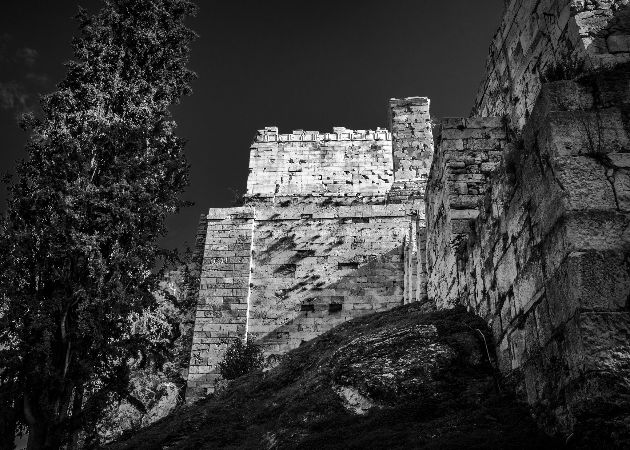 Olympus OM-D E-M5 sample photo. Ruin photography