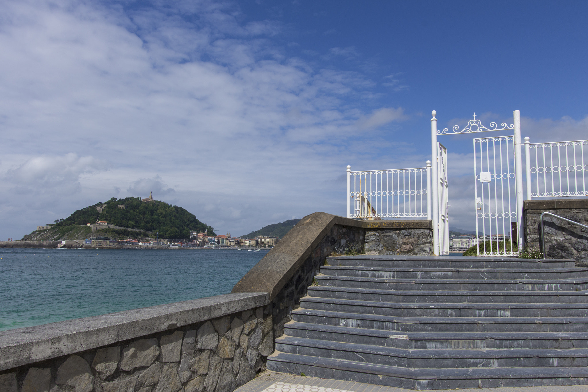 Canon EOS 650D (EOS Rebel T4i / EOS Kiss X6i) sample photo. Gate to nowhere photography