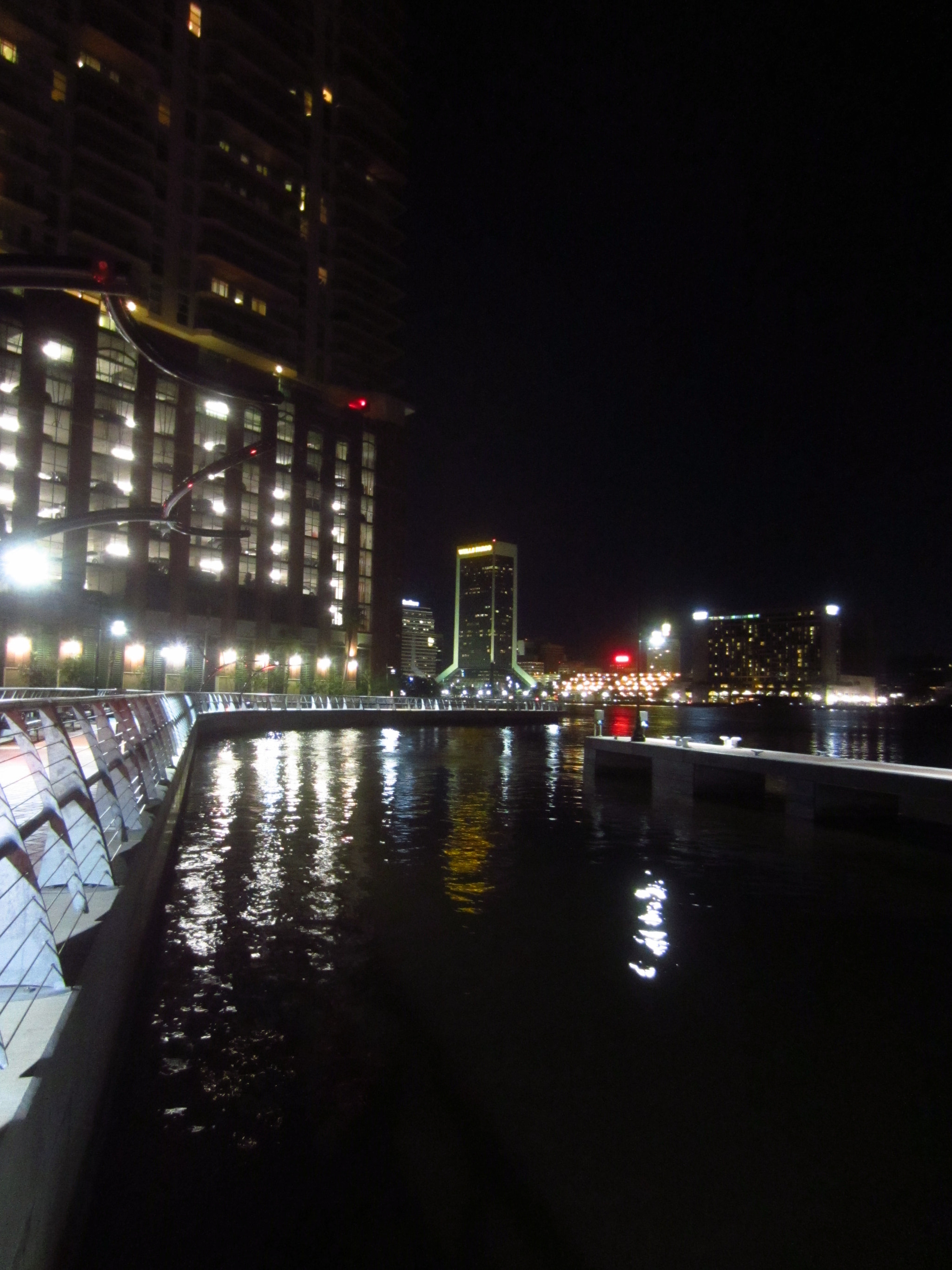 Canon PowerShot ELPH 300 HS (IXUS 220 HS / IXY 410F) sample photo. Waterfront i photography