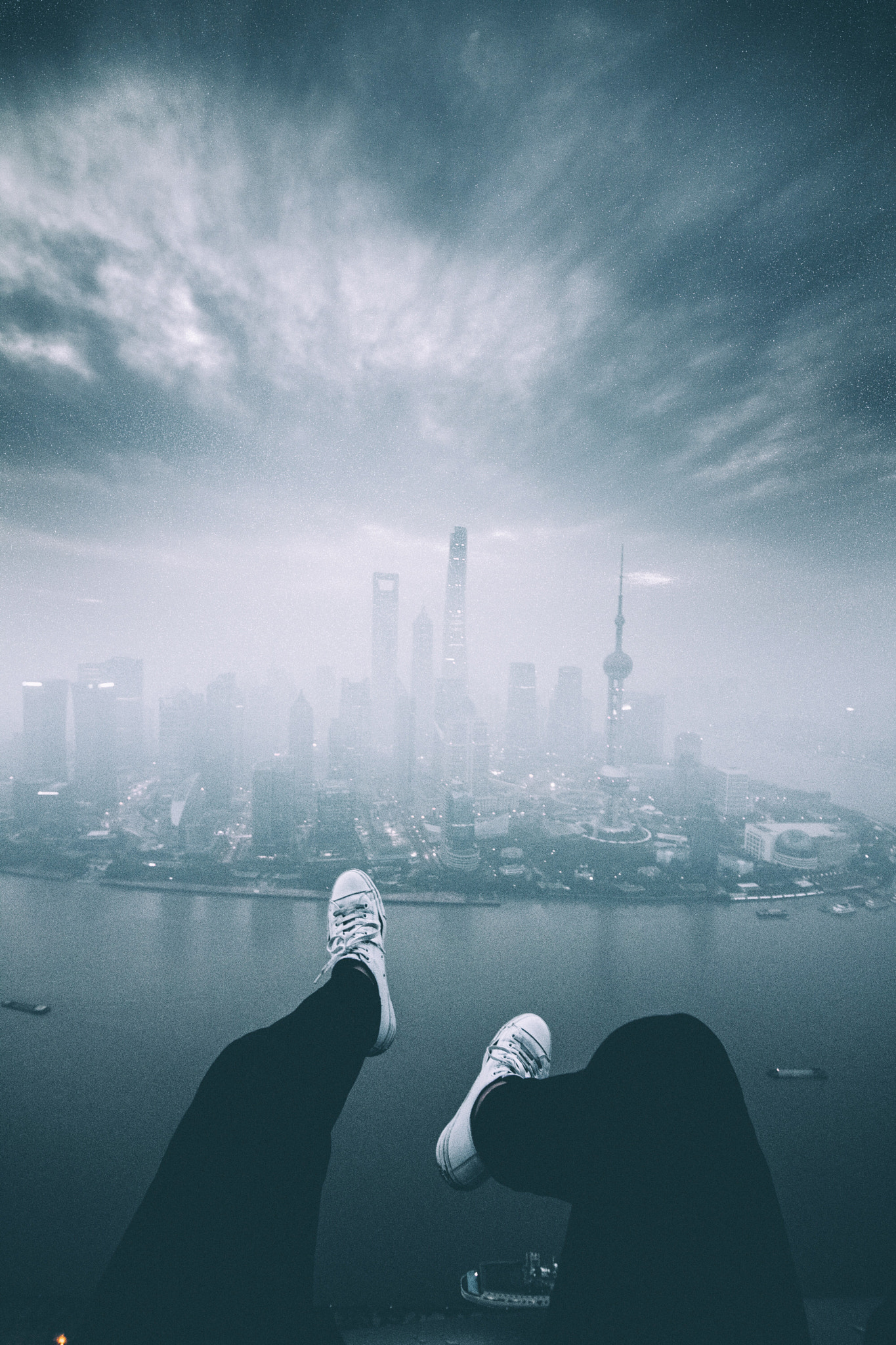 Canon EOS 750D (EOS Rebel T6i / EOS Kiss X8i) sample photo. 5 am in shanghai photography