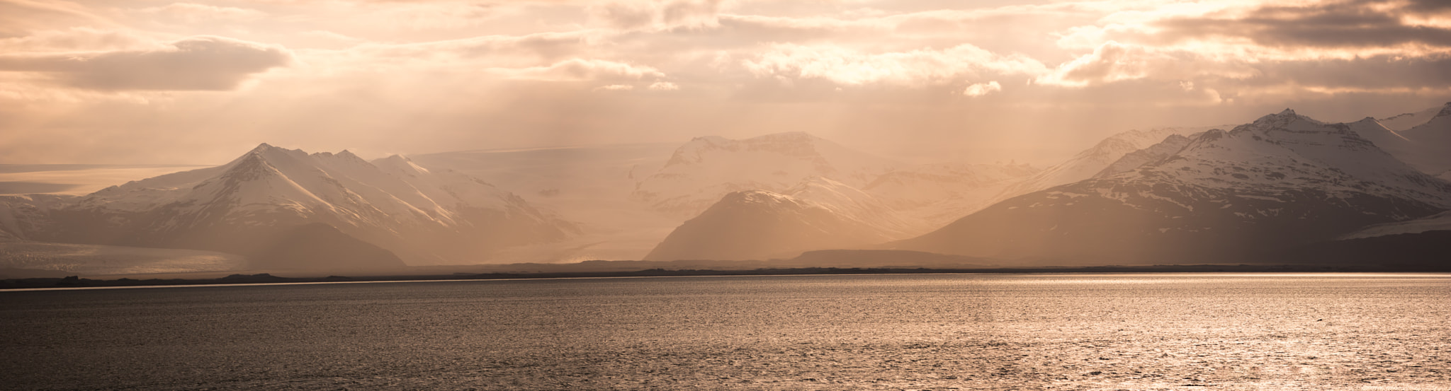 Samsung NX1 + NX 50-150mm F2.8 S sample photo. Golden mountains of iceland photography