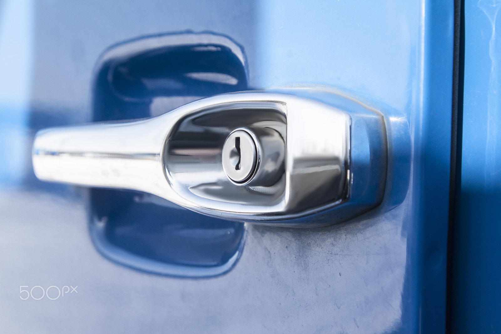 Tamron SP AF 17-50mm F2.8 XR Di II LD Aspherical (IF) sample photo. Handle opening car door blue truck photography